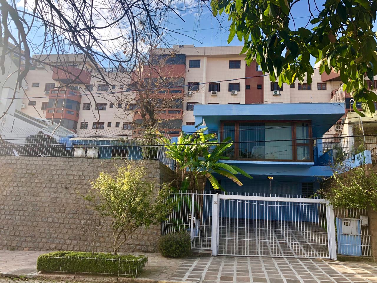 Casa Residencial à venda com 401m², 3 quartos, 4 vagas no bairro Menino Deus em Porto Alegre