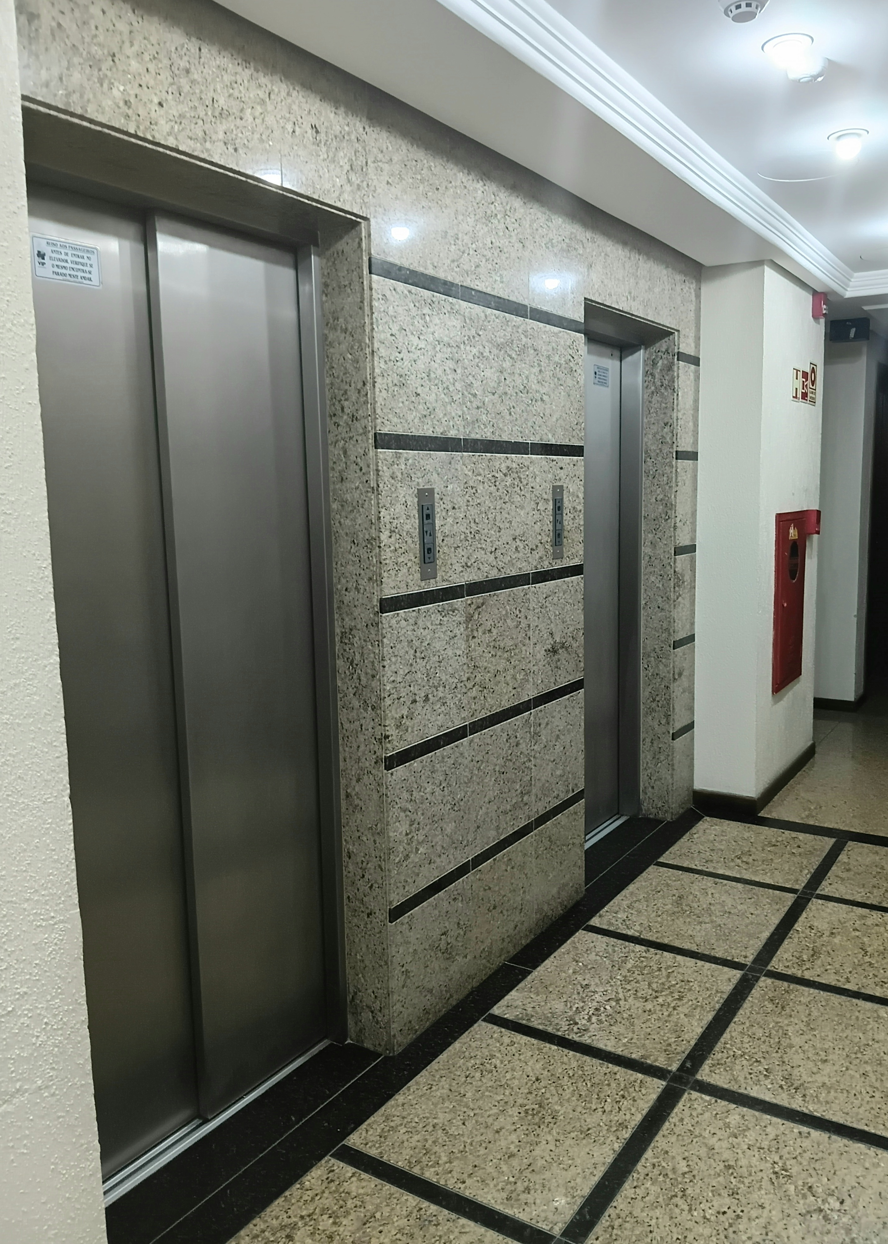 Sala para alugar com 38m² no bairro Menino Deus em Porto Alegre - Foto 2