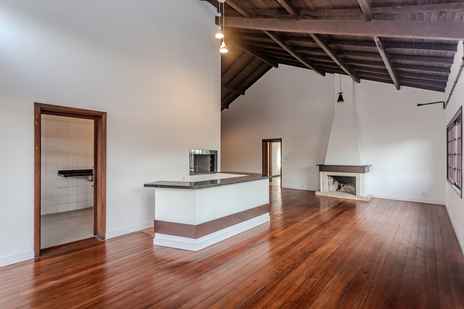 Casa para alugar com 250m², 3 quartos no bairro Camaquã em Porto Alegre