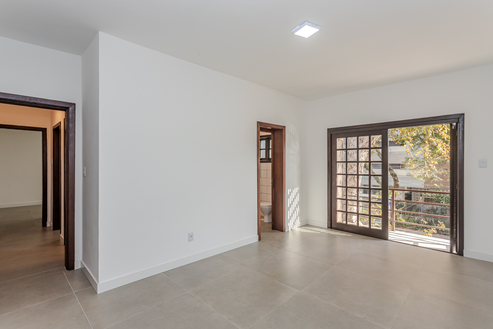 Casa para alugar com 250m², 3 quartos no bairro Camaquã em Porto Alegre - Foto 7