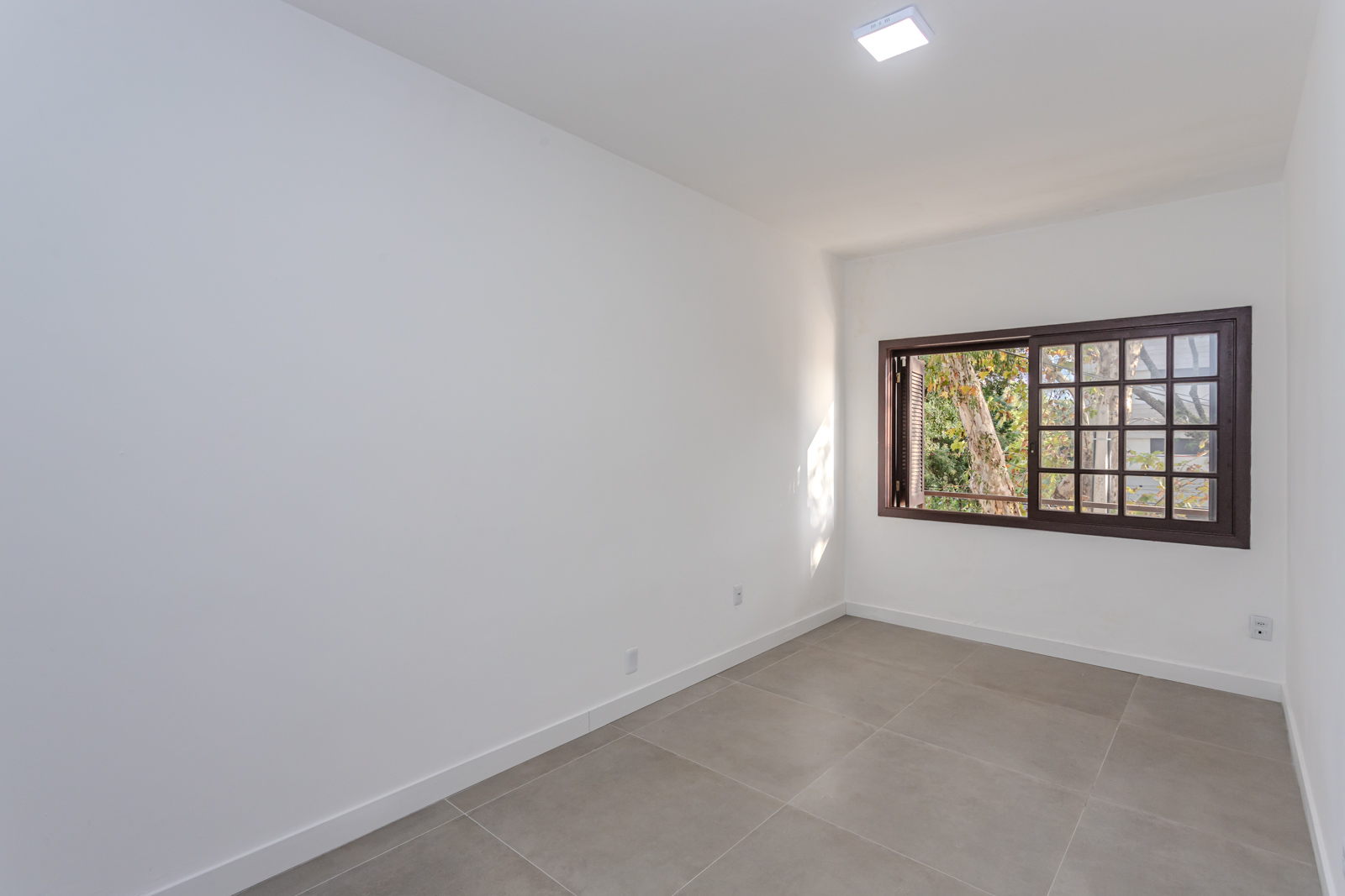 Casa para alugar com 250m², 3 quartos no bairro Camaquã em Porto Alegre - Foto 14