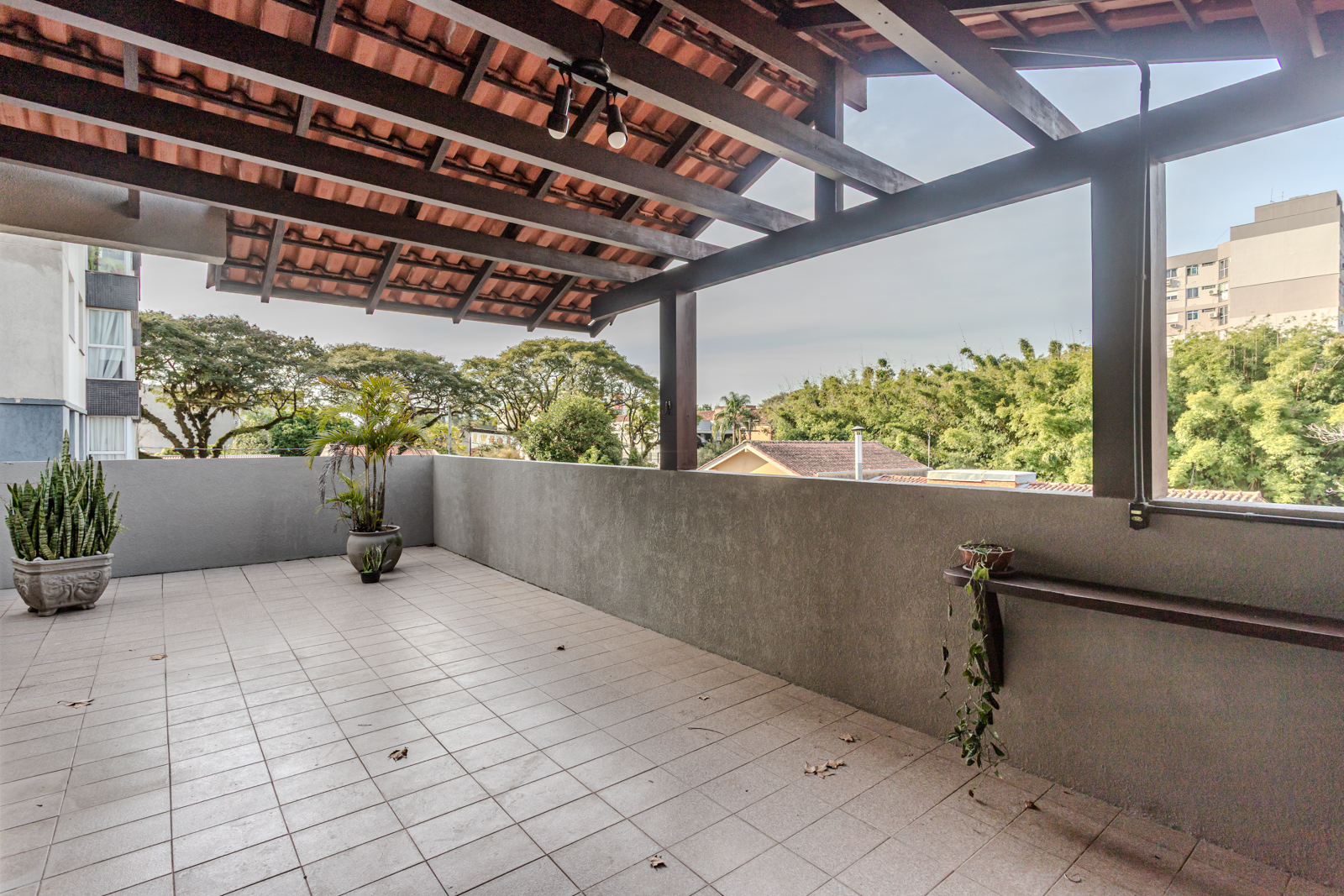 Casa para alugar com 250m², 3 quartos no bairro Camaquã em Porto Alegre - Foto 26
