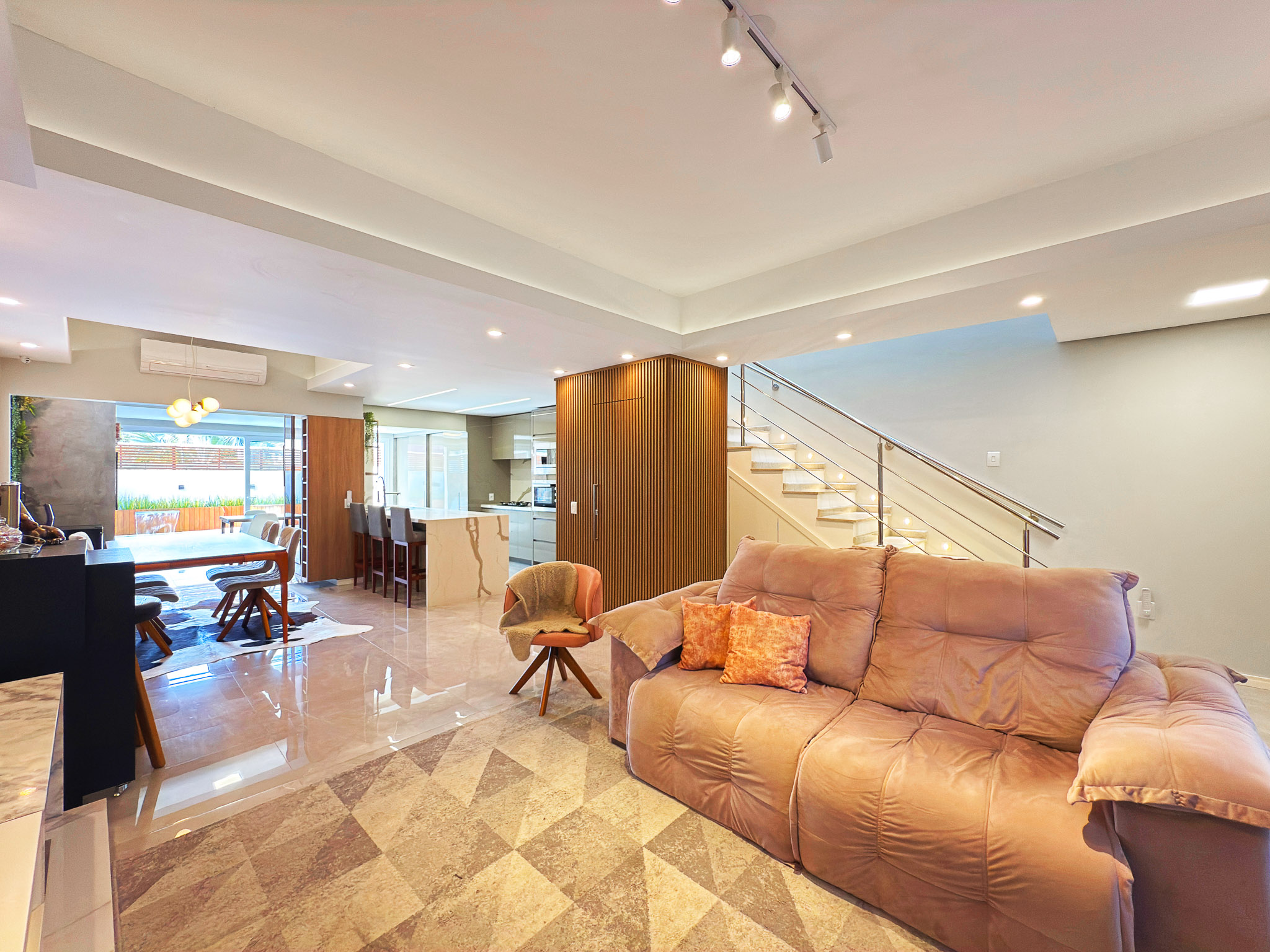 Casa à venda com 170m², 3 quartos, 1 suíte, 2 vagas no bairro Hípica em Porto Alegre - Foto 2