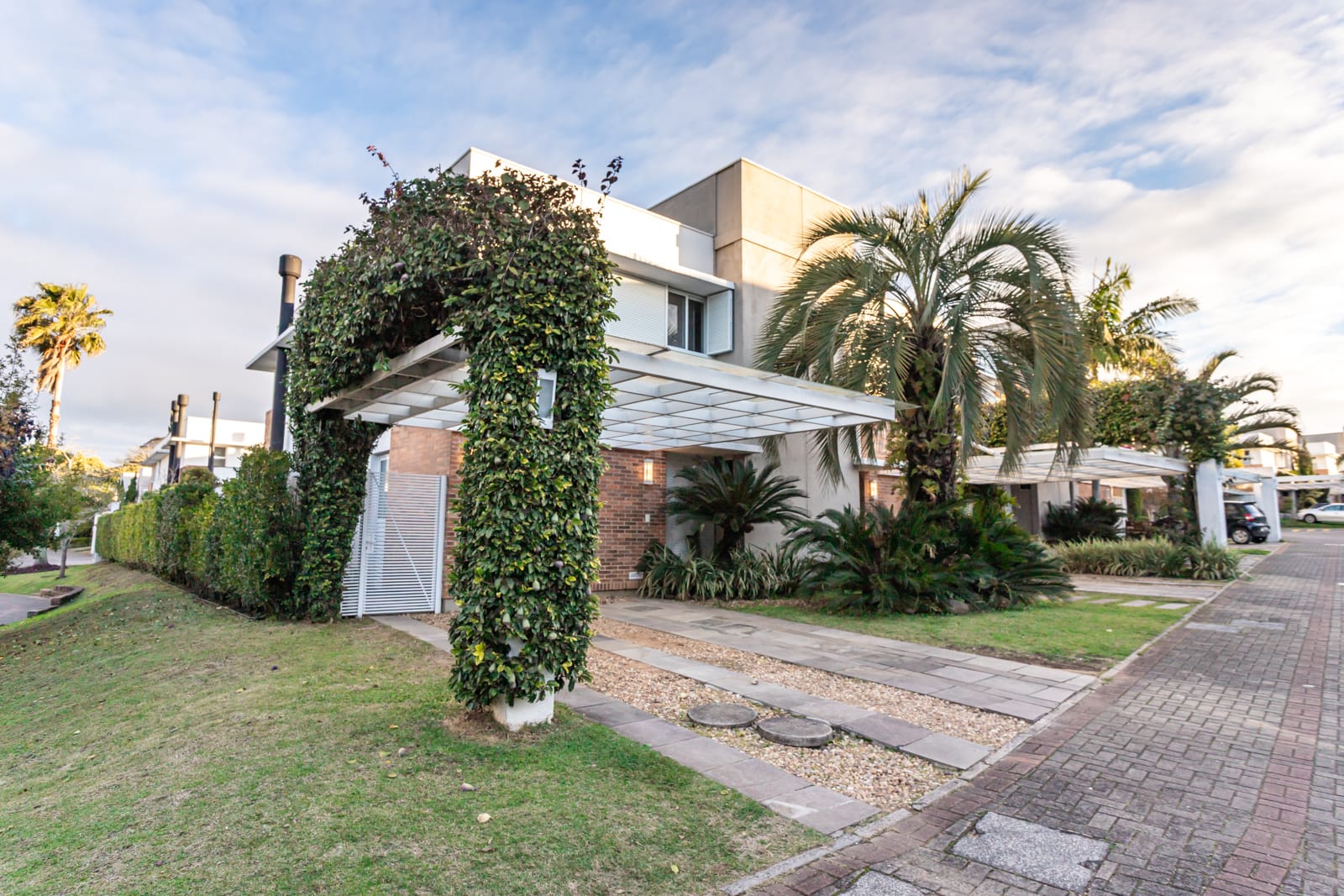 Casa em Condomínio à venda com 311m², 4 quartos, 4 suítes no bairro Agronomia em Porto Alegre - Foto 3