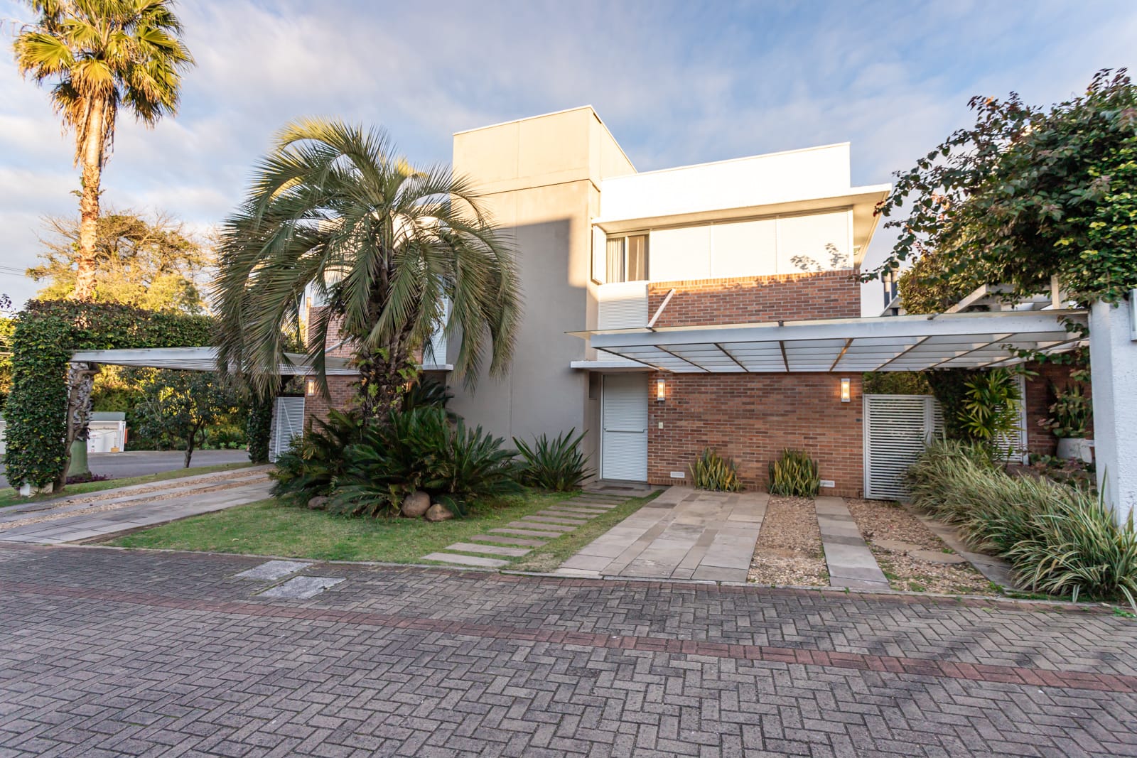 Casa em Condomínio à venda com 311m², 4 quartos, 4 suítes no bairro Agronomia em Porto Alegre - Foto 2