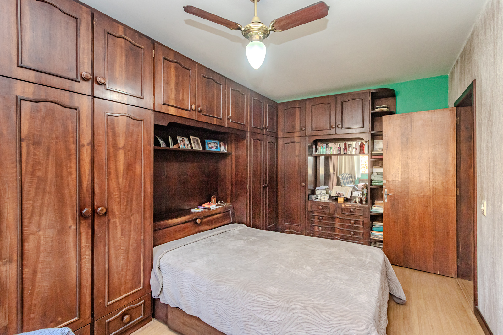 Casa à venda com 330m², 3 quartos, 2 vagas no bairro Tristeza em Porto Alegre - Foto 4