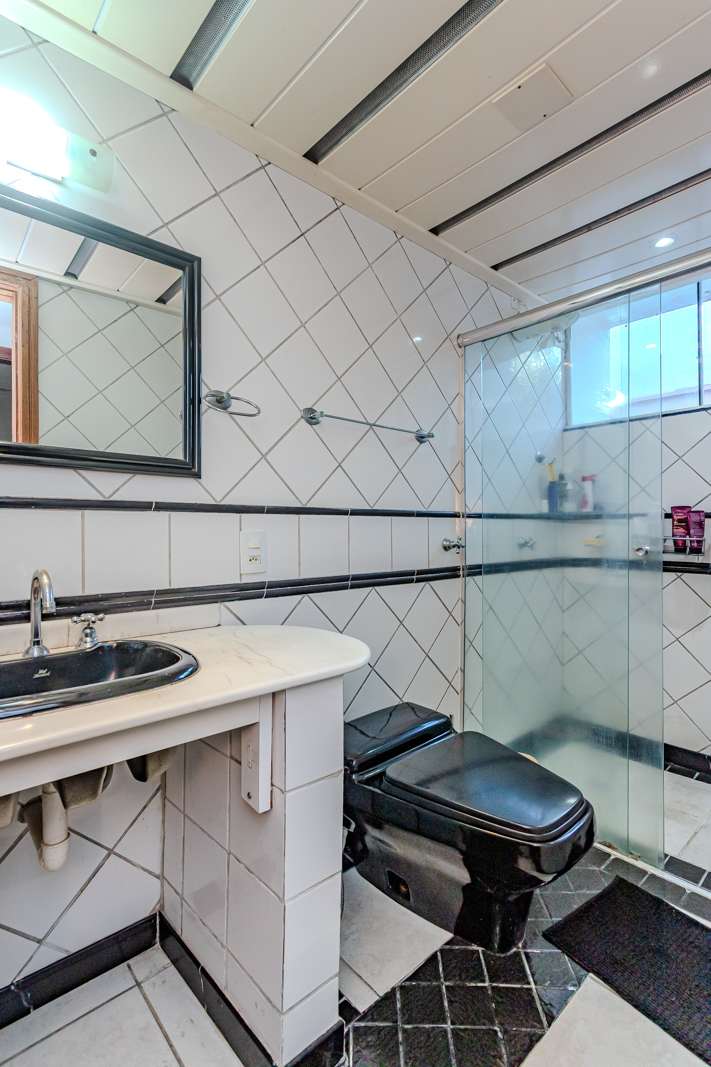 Casa à venda com 330m², 3 quartos, 2 vagas no bairro Tristeza em Porto Alegre - Foto 5