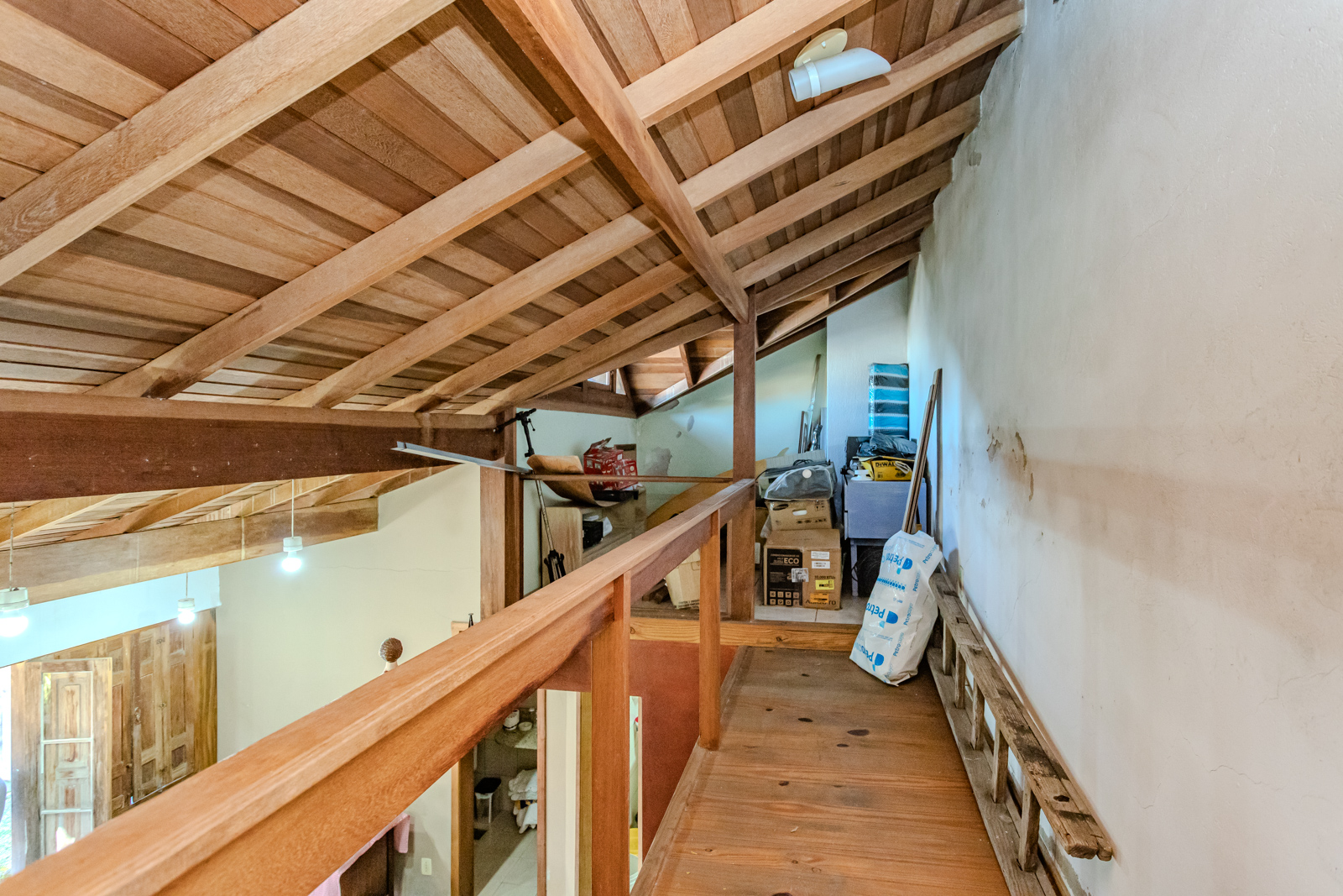 Casa à venda com 330m², 3 quartos, 2 vagas no bairro Tristeza em Porto Alegre - Foto 16