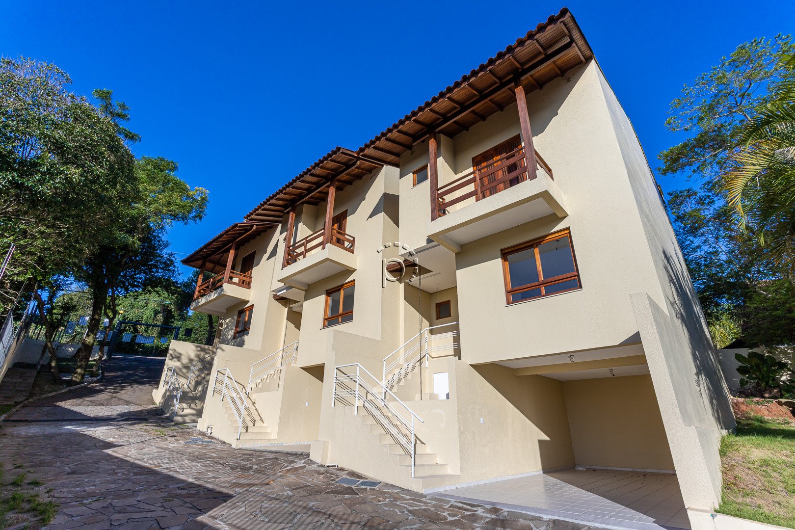 Casa em Condomínio à venda com 131m², 3 quartos, 1 suíte no bairro Cavalhada em Porto Alegre