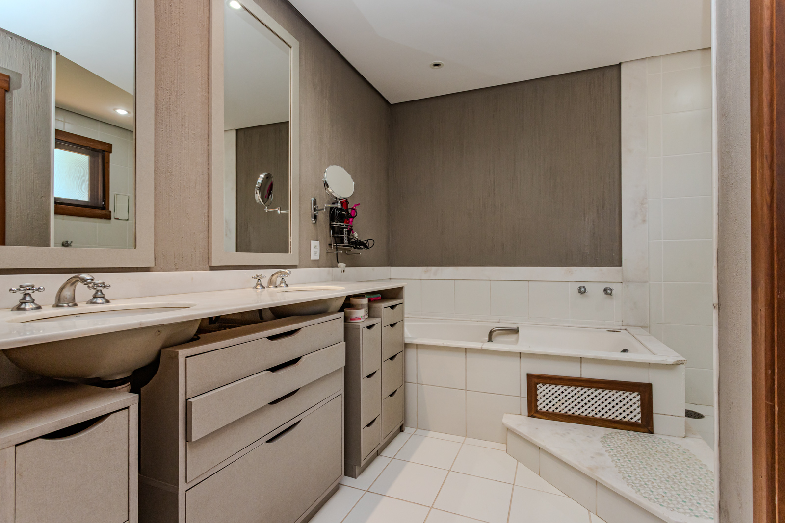 Casa em Condomínio à venda com 385m², 6 quartos, 4 suítes, 5 vagas no bairro Terra Ville em Porto Alegre - Foto 44