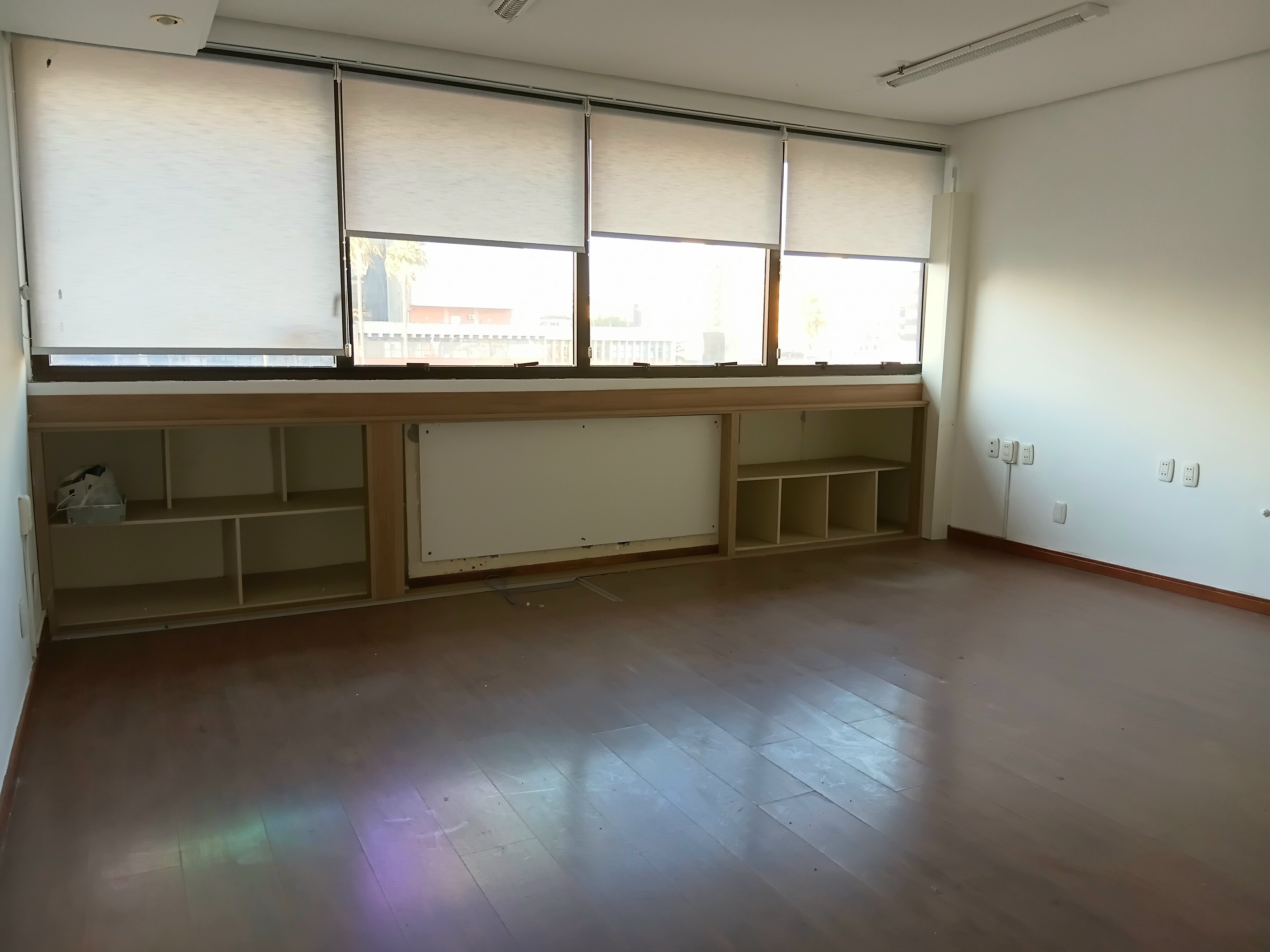 Sala para alugar com 95m² no bairro Menino Deus em Porto Alegre - Foto 4