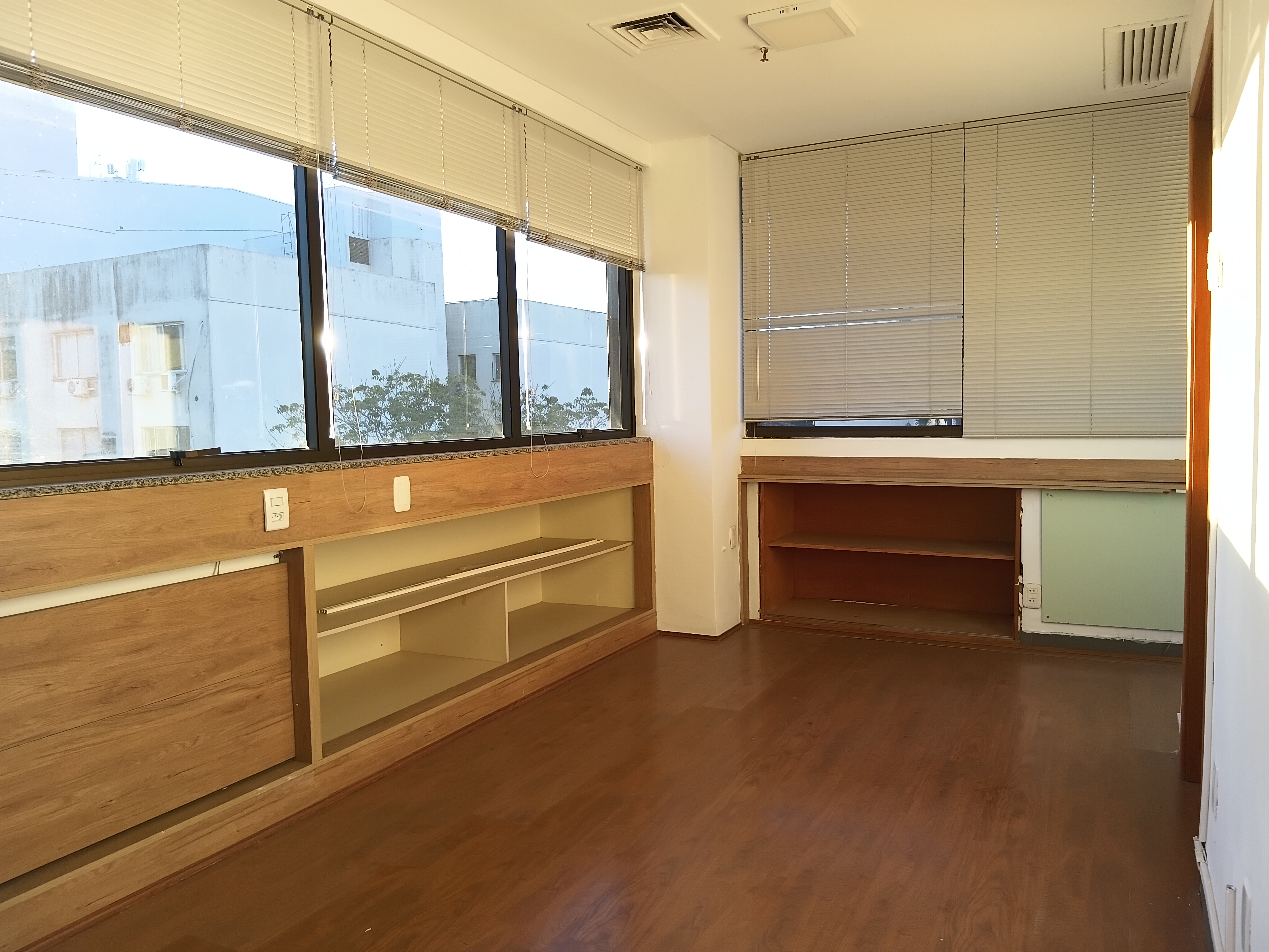 Sala para alugar com 95m² no bairro Menino Deus em Porto Alegre - Foto 14
