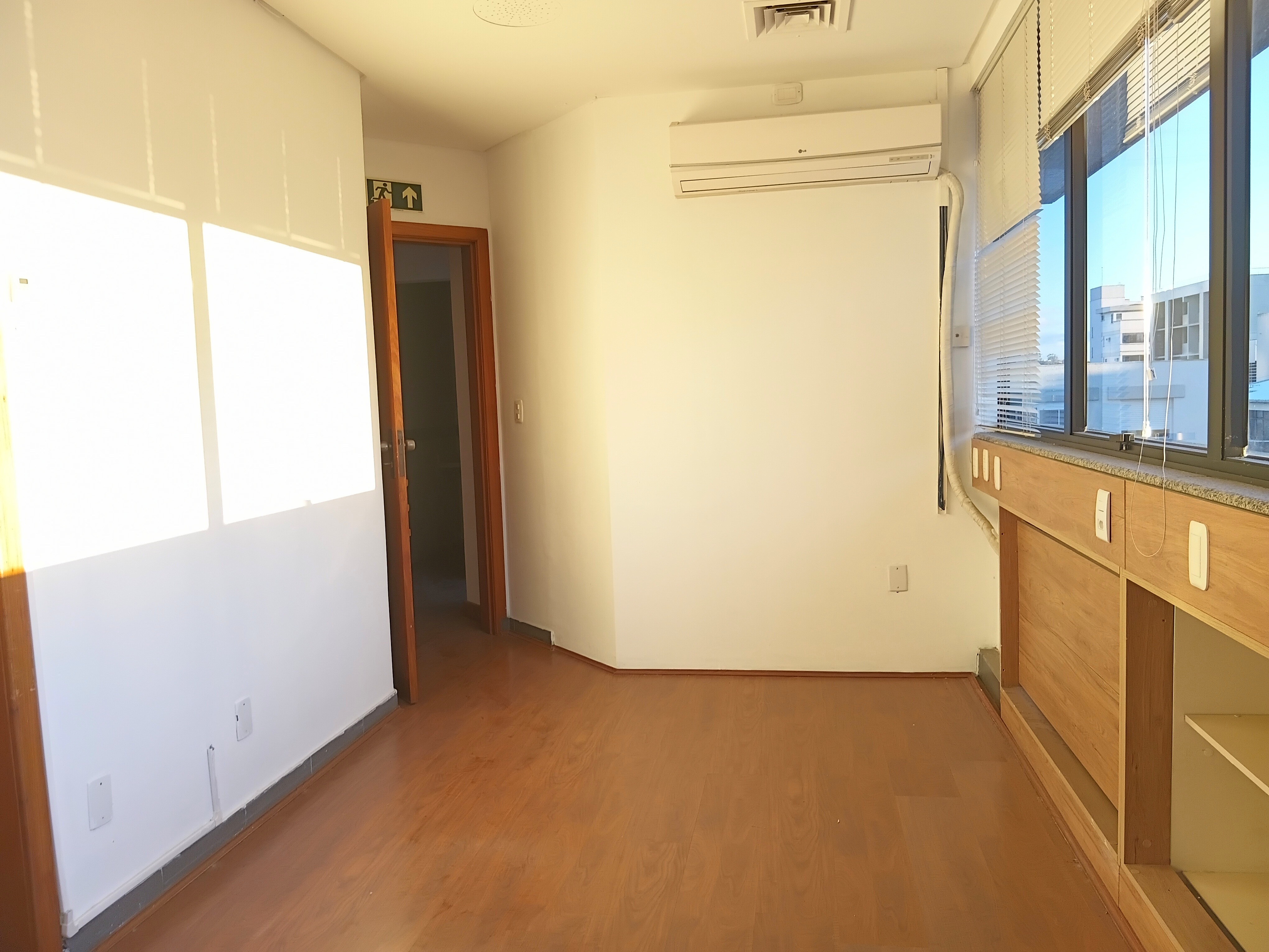Sala para alugar com 95m² no bairro Menino Deus em Porto Alegre - Foto 12