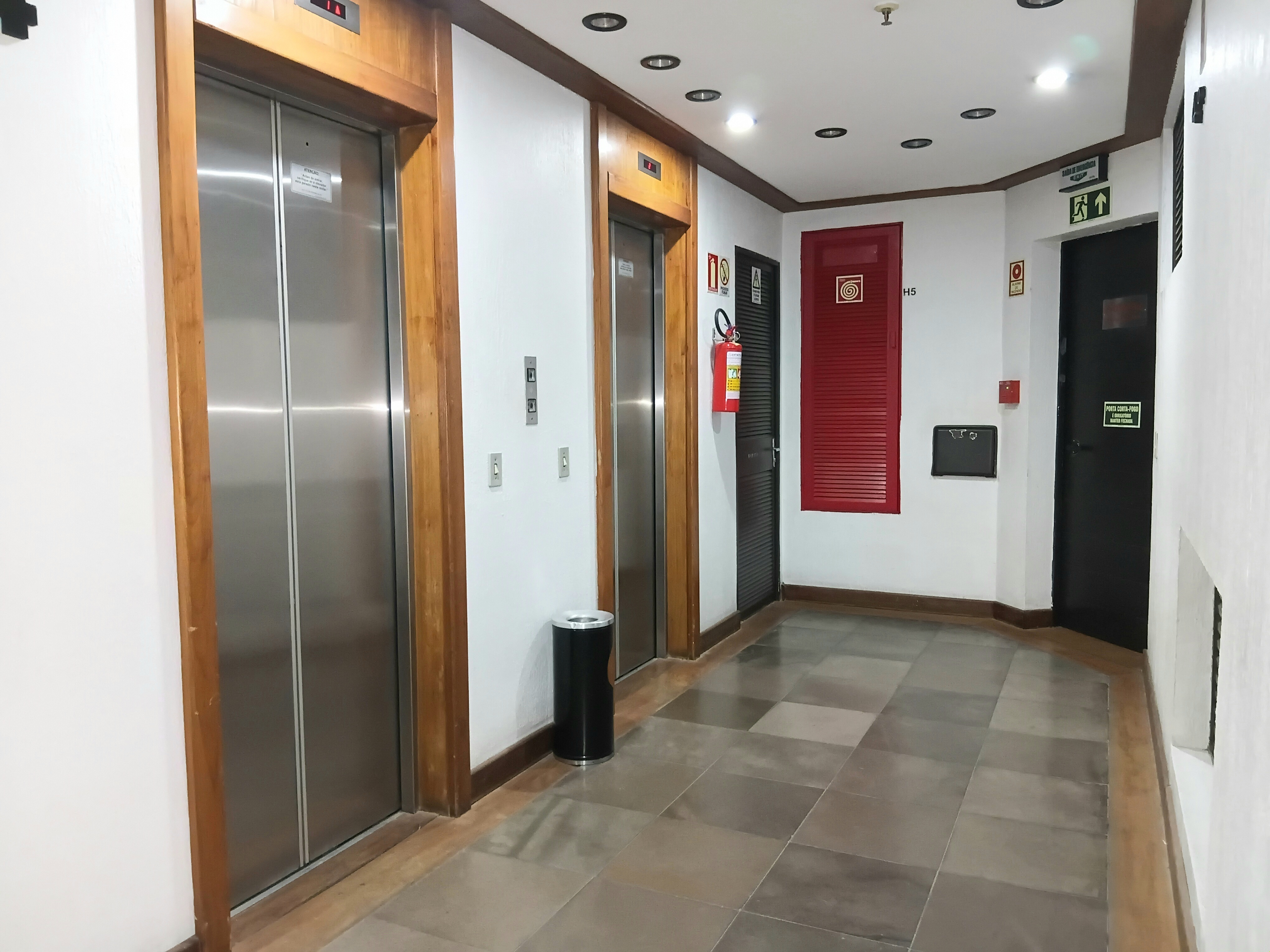 Sala para alugar com 95m² no bairro Menino Deus em Porto Alegre - Foto 17