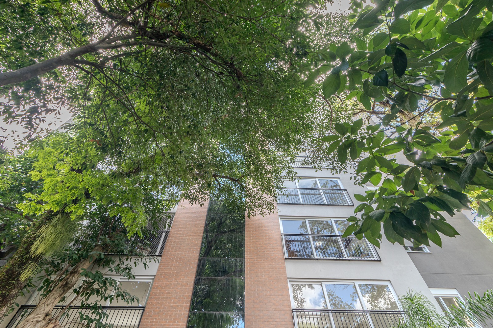 Apartamento à venda com 66m², 2 quartos, 1 suíte, 1 vaga no bairro Menino Deus em Porto Alegre - Foto 2