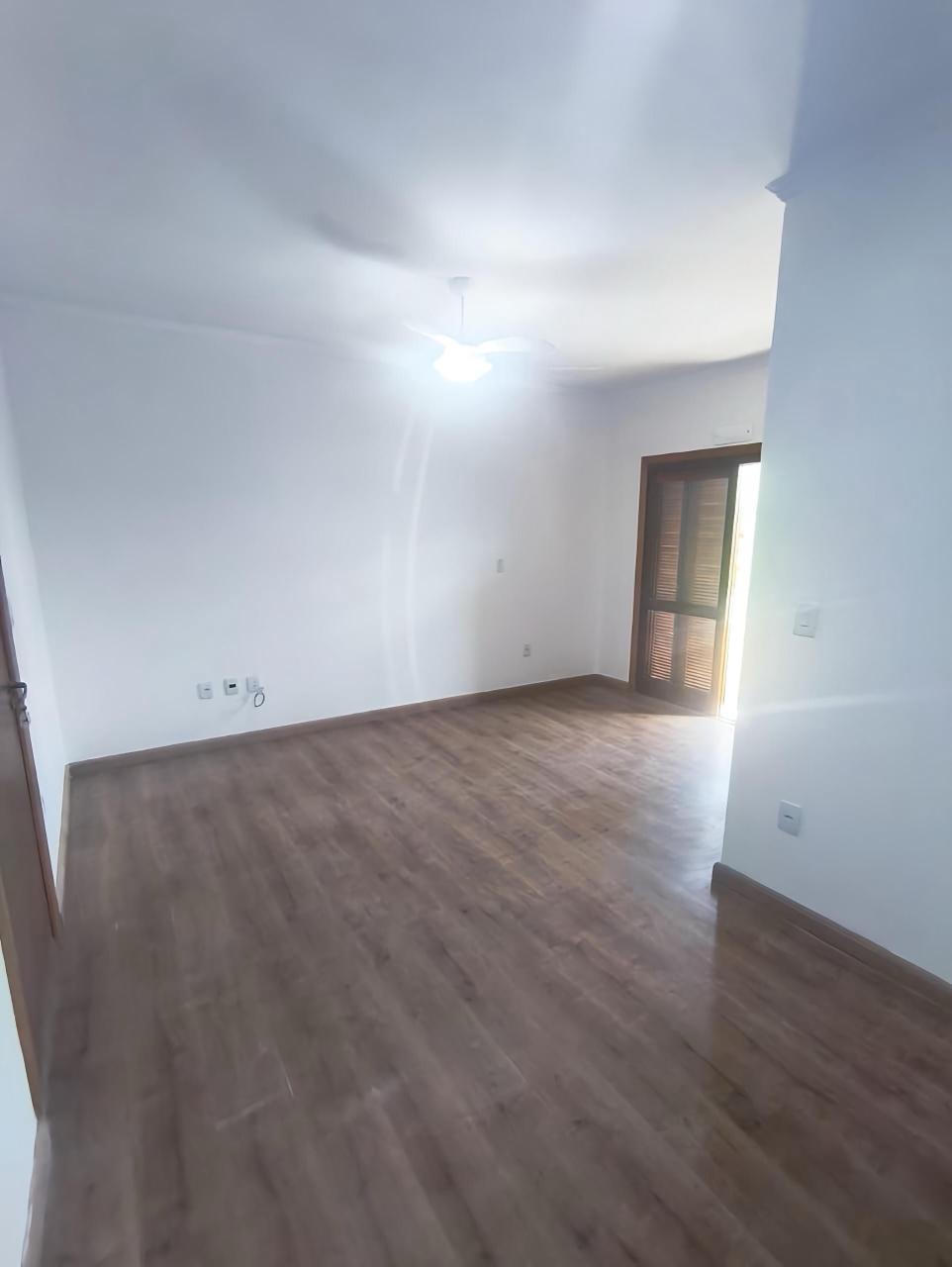 Casa à venda com 130m², 3 quartos, 1 suíte, 3 vagas no bairro Guarujá em Porto Alegre - Foto 4