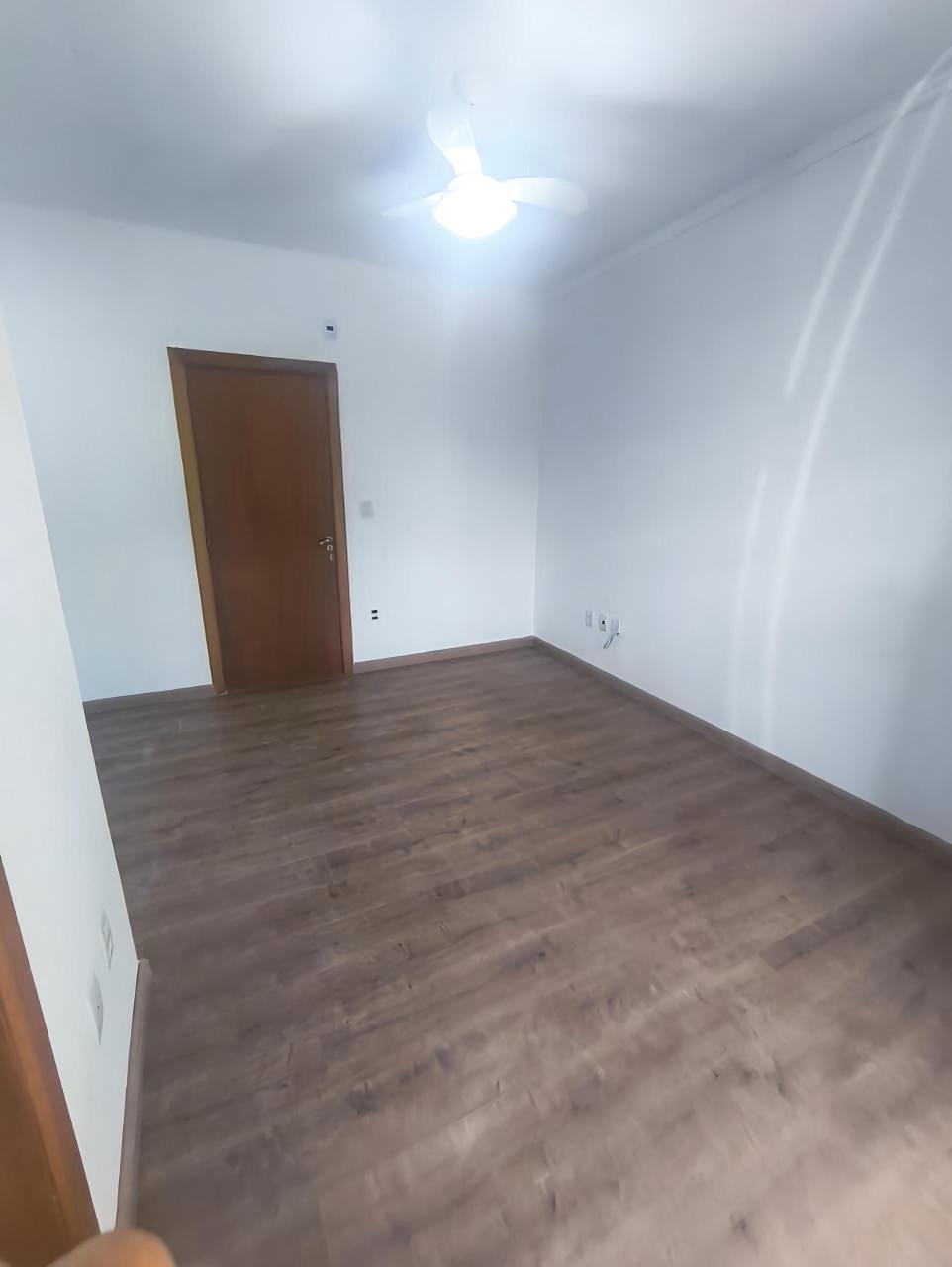 Casa à venda com 130m², 3 quartos, 1 suíte, 3 vagas no bairro Guarujá em Porto Alegre - Foto 5