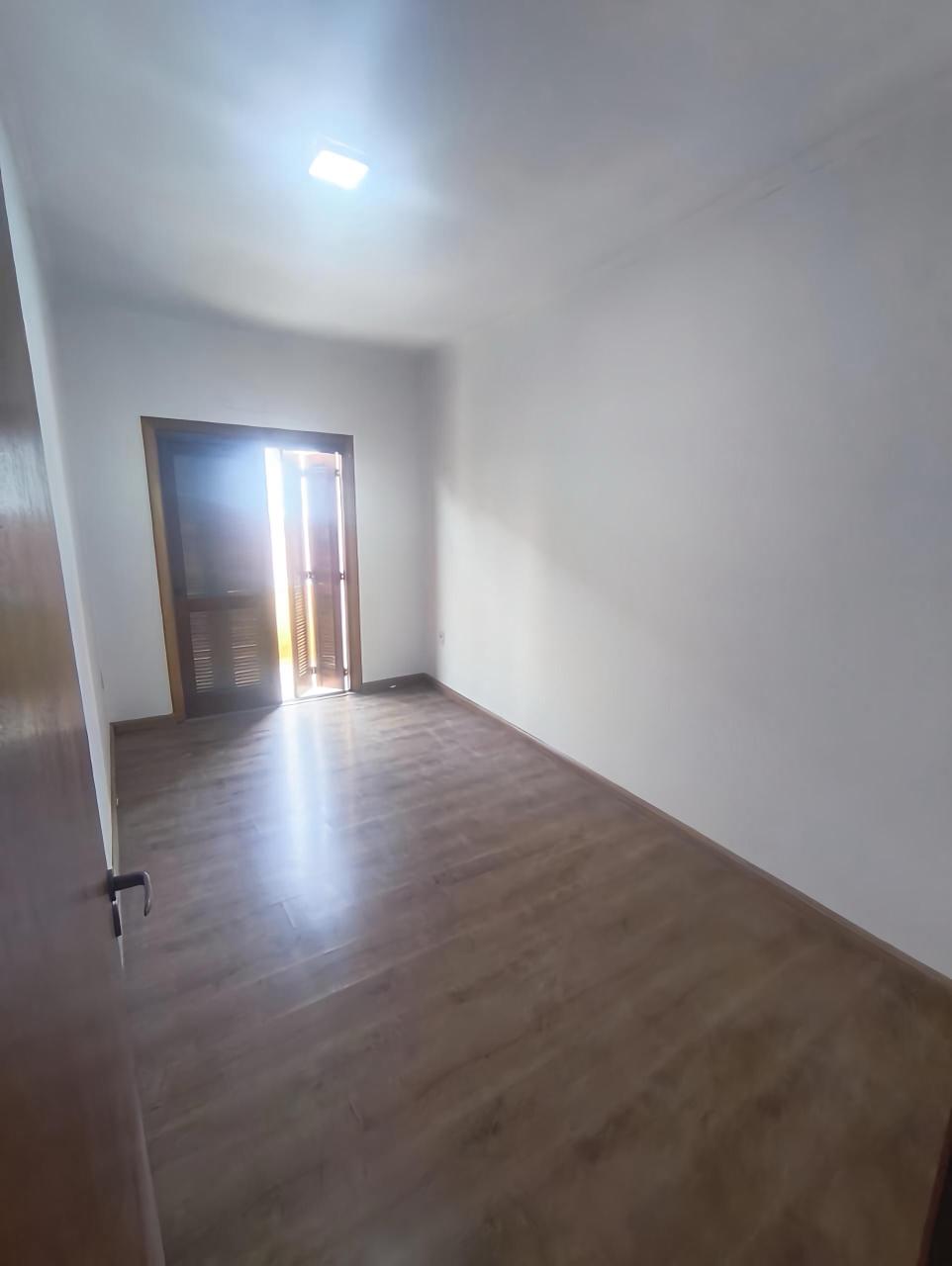 Casa à venda com 130m², 3 quartos, 1 suíte, 3 vagas no bairro Guarujá em Porto Alegre - Foto 6