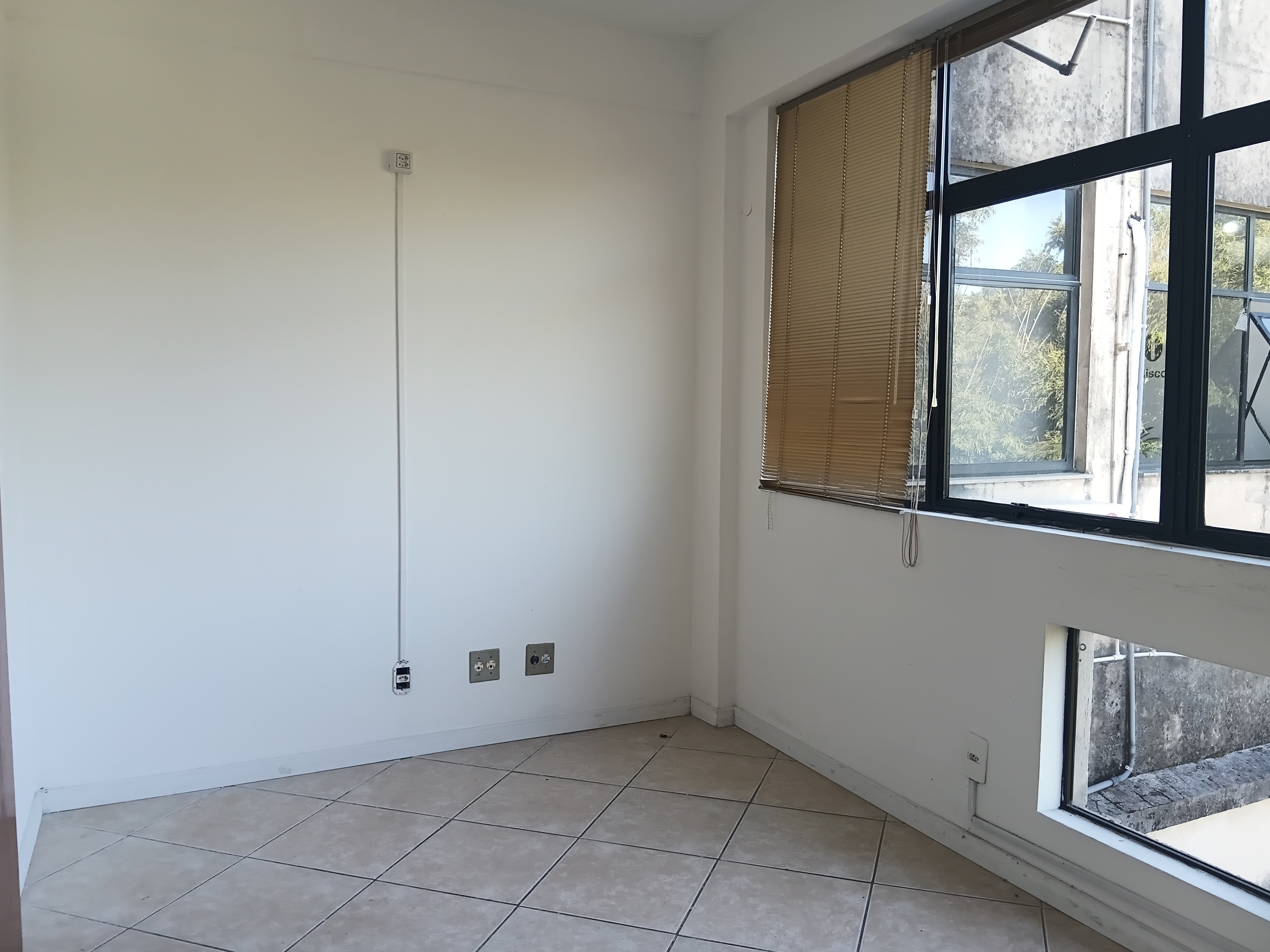 Sala para alugar com 58m² no bairro Cavalhada em Porto Alegre - Foto 4