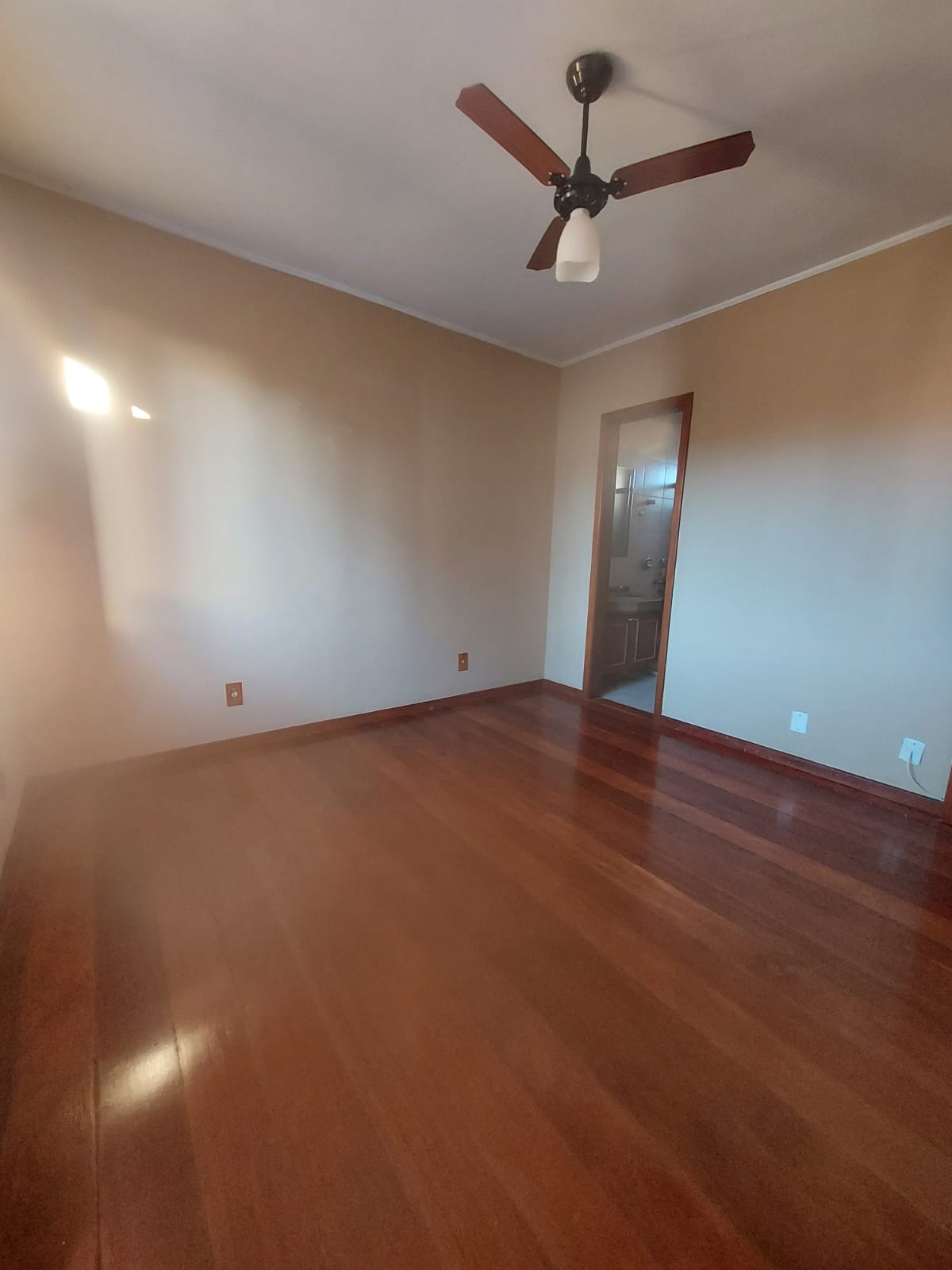 Apartamento à venda com 69m², 2 quartos, 1 suíte no bairro Cristal em Porto Alegre - Foto 2
