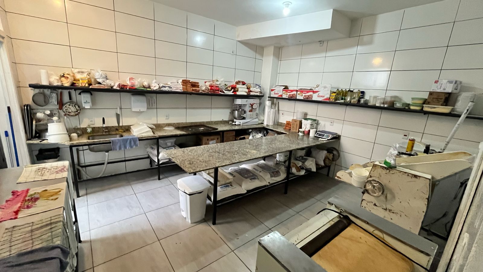 Prédio Comercial à venda com 362m², 4 quartos, 4 suítes, 6 vagas no bairro Tristeza em Porto Alegre - Foto 14