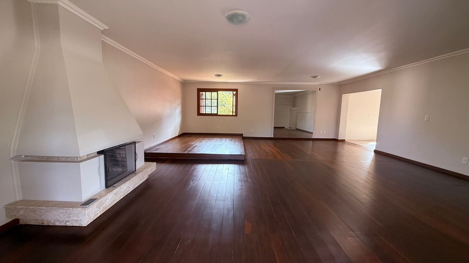 Casa à venda com 410m², 3 quartos, 3 suítes, 2 vagas no bairro Jardim Isabel em Porto Alegre - Foto 2