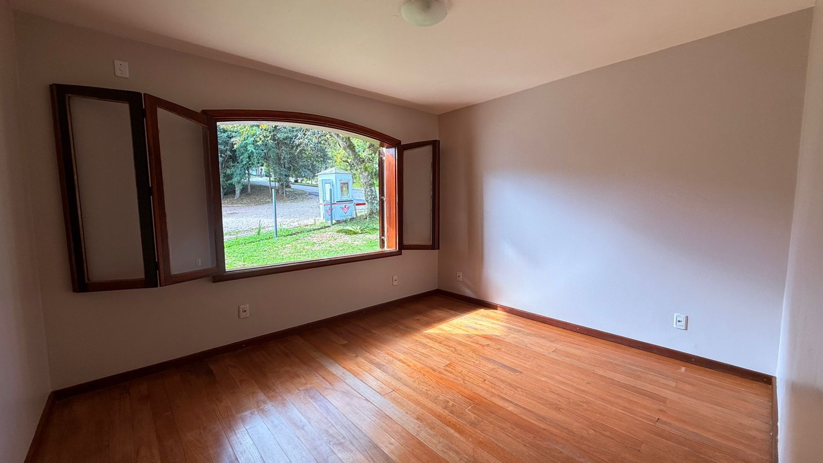 Casa à venda com 410m², 3 quartos, 3 suítes, 2 vagas no bairro Jardim Isabel em Porto Alegre - Foto 13