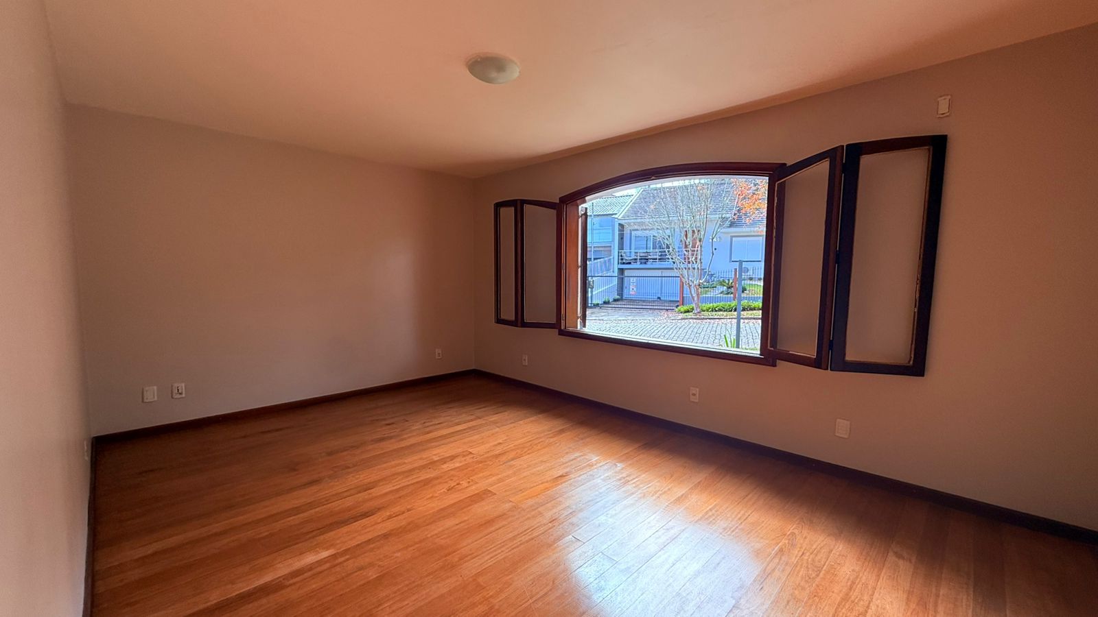 Casa à venda com 410m², 3 quartos, 3 suítes, 2 vagas no bairro Jardim Isabel em Porto Alegre - Foto 15