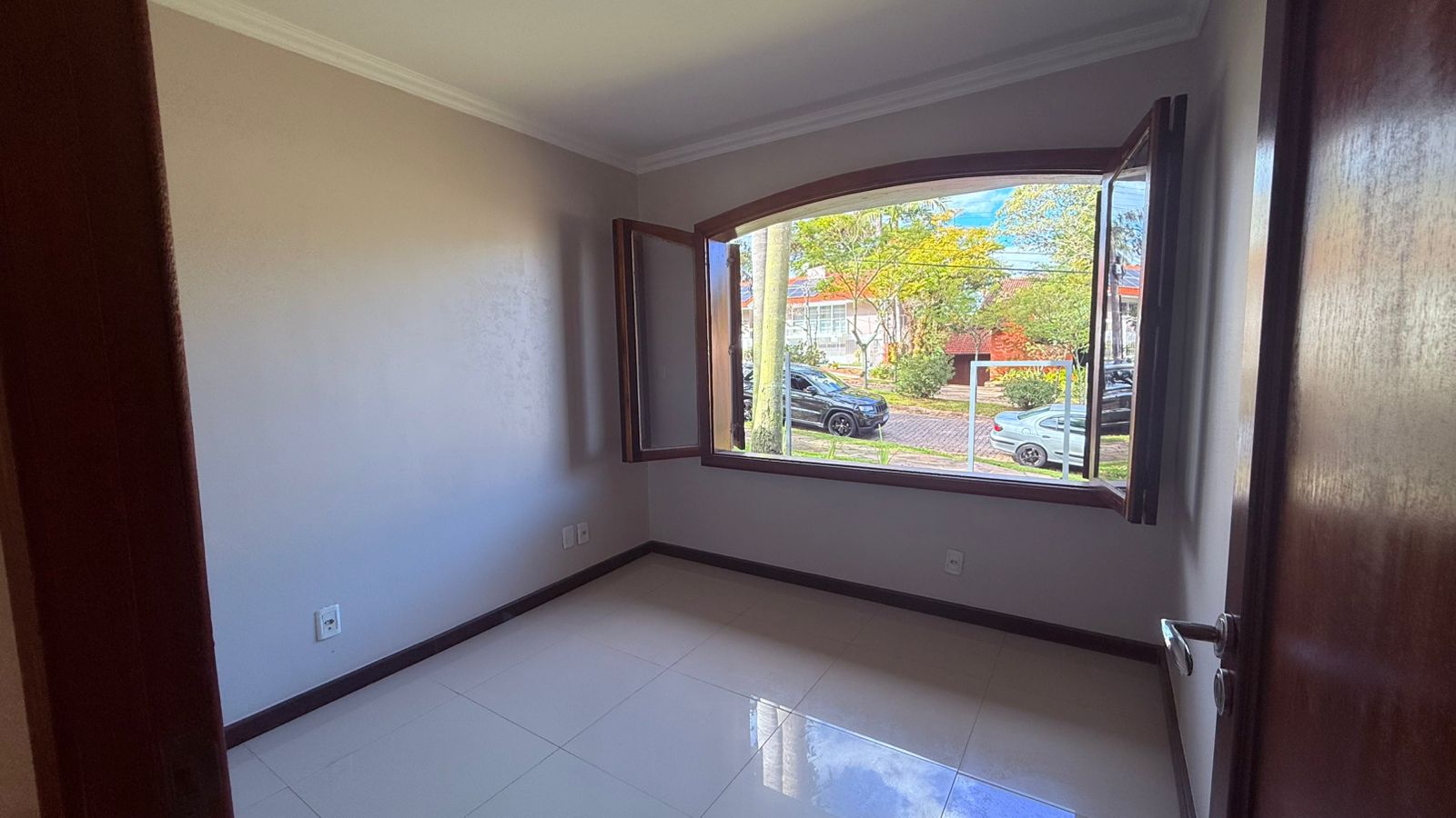 Casa à venda com 410m², 3 quartos, 3 suítes, 2 vagas no bairro Jardim Isabel em Porto Alegre - Foto 9