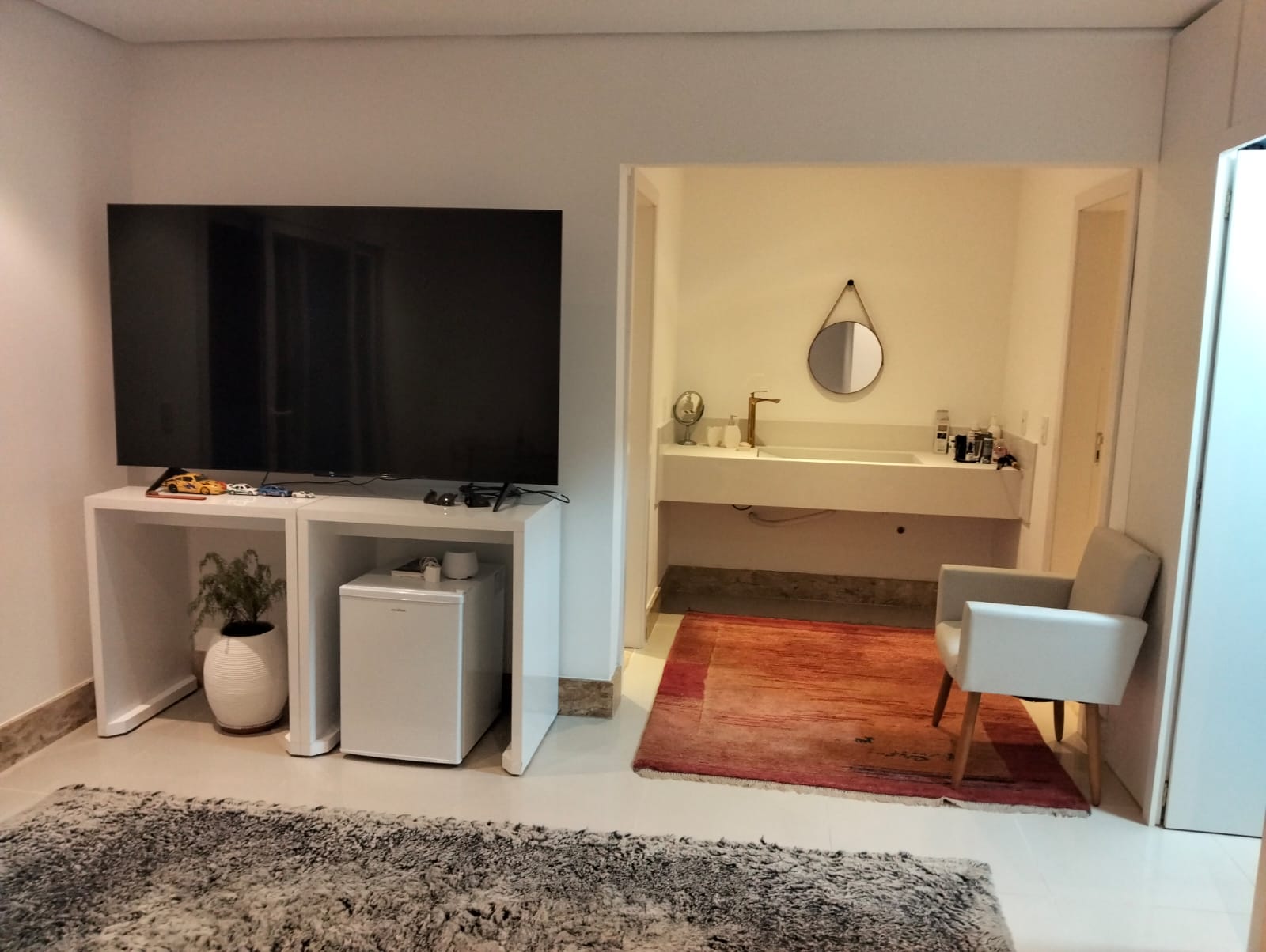 Casa em Condomínio para alugar com 324m², 5 quartos, 5 suítes, 6 vagas no bairro Terra Ville em Porto Alegre - Foto 9