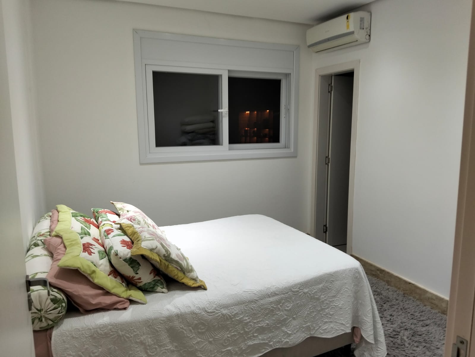 Casa em Condomínio para alugar com 324m², 5 quartos, 5 suítes, 6 vagas no bairro Terra Ville em Porto Alegre - Foto 14