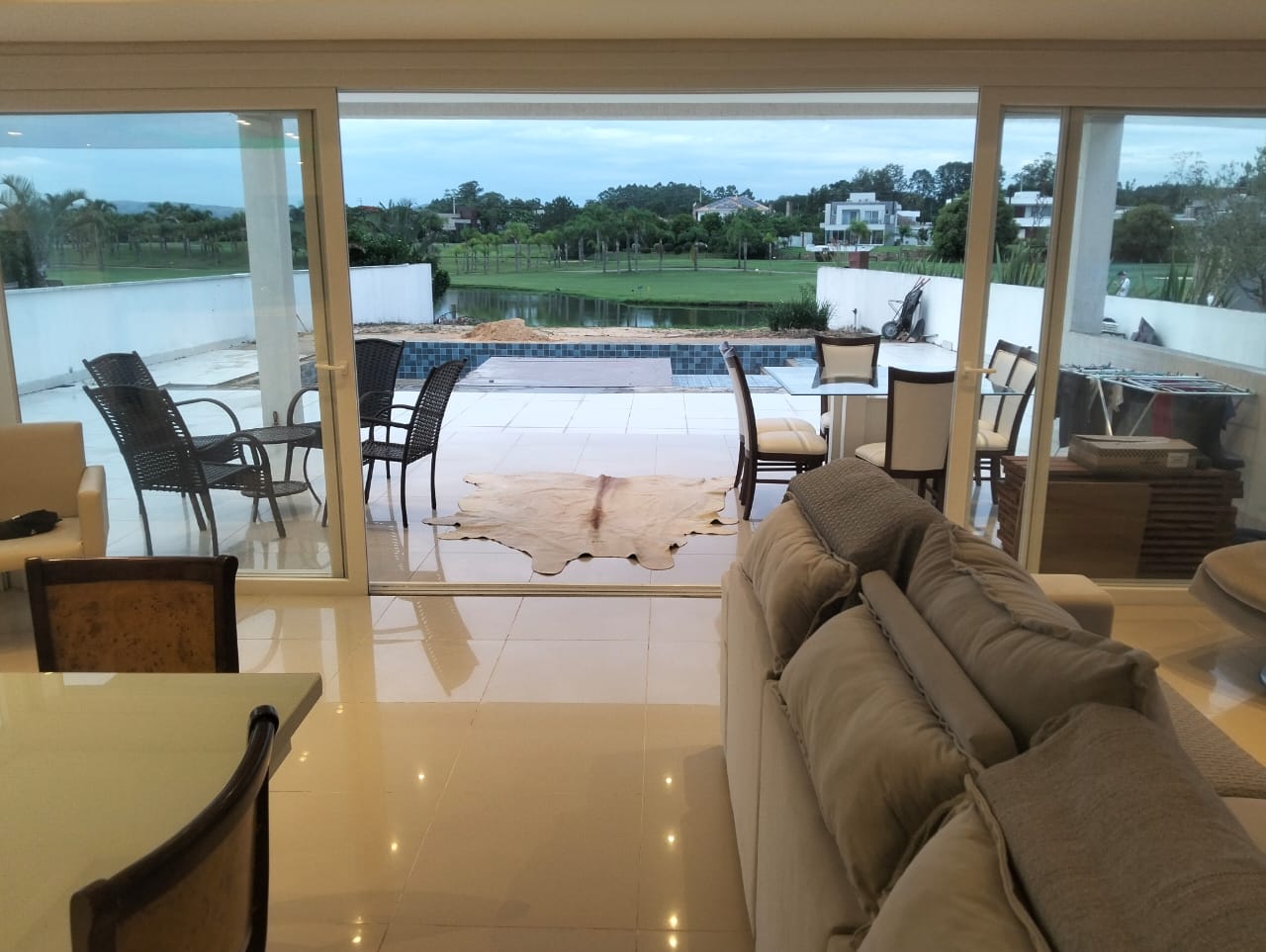Casa em Condomínio para alugar com 324m², 5 quartos, 5 suítes, 6 vagas no bairro Terra Ville em Porto Alegre - Foto 5