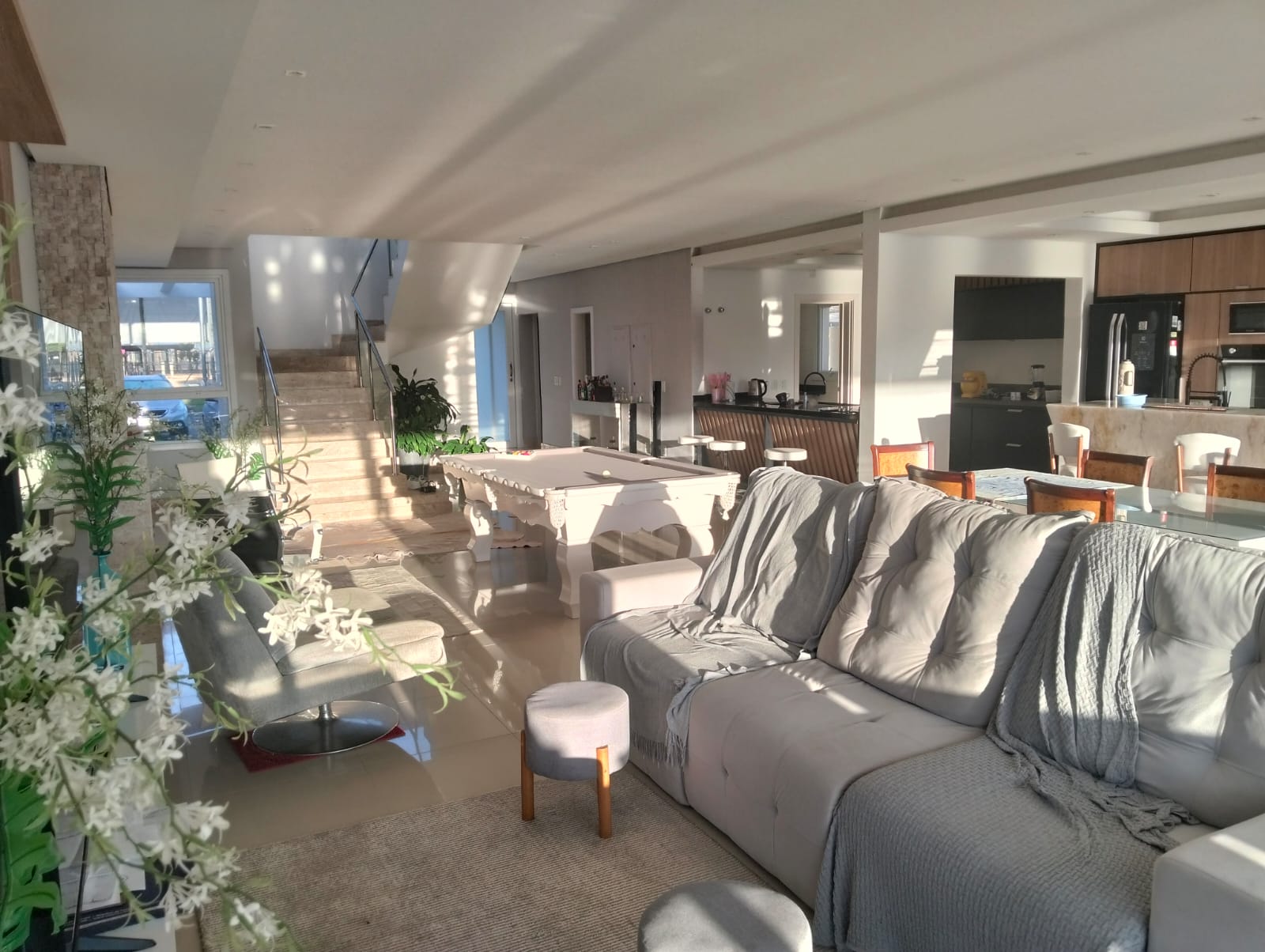 Casa em Condomínio para alugar com 324m², 5 quartos, 5 suítes, 6 vagas no bairro Terra Ville em Porto Alegre - Foto 2