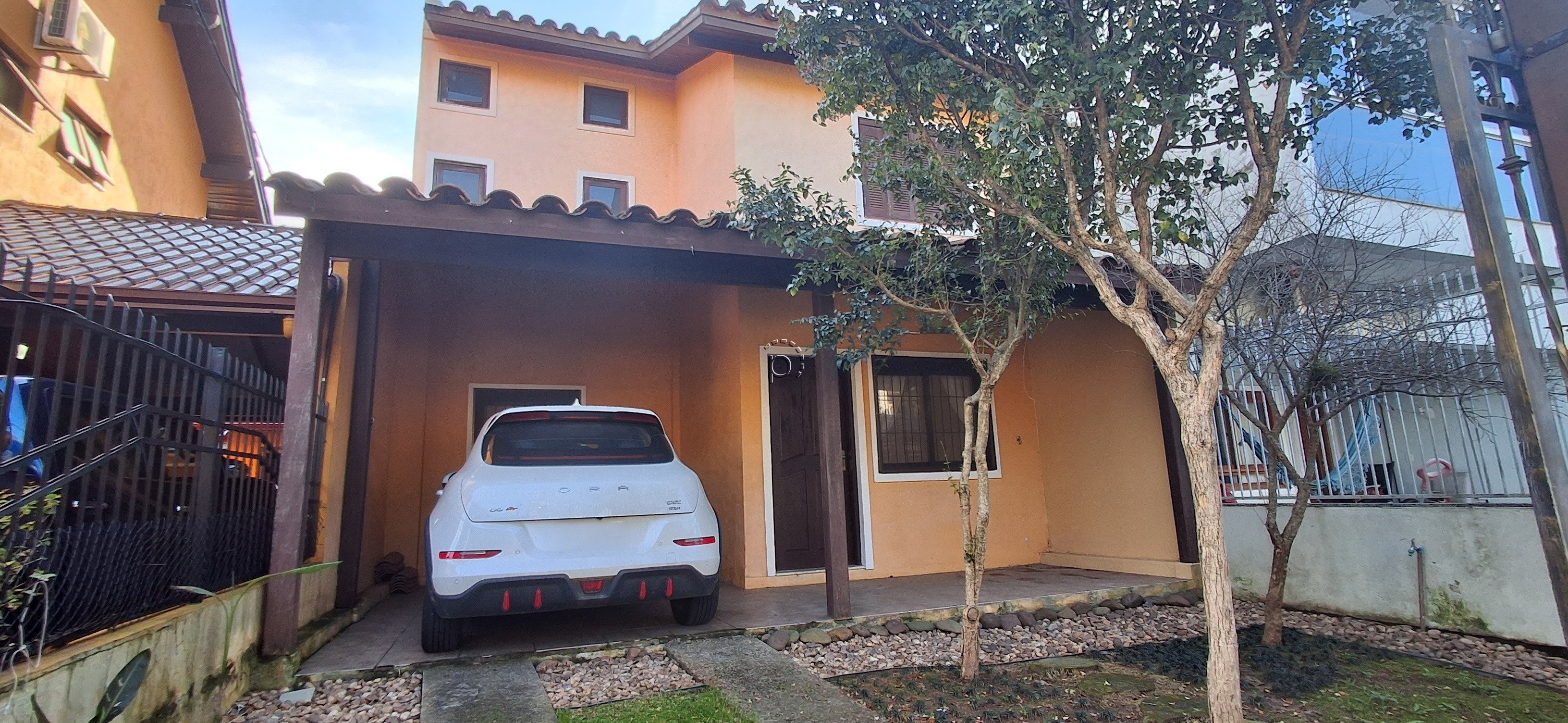 Casa em Condomínio à venda com 122m², 2 quartos, 2 suítes, 2 vagas no bairro Hípica em Porto Alegre