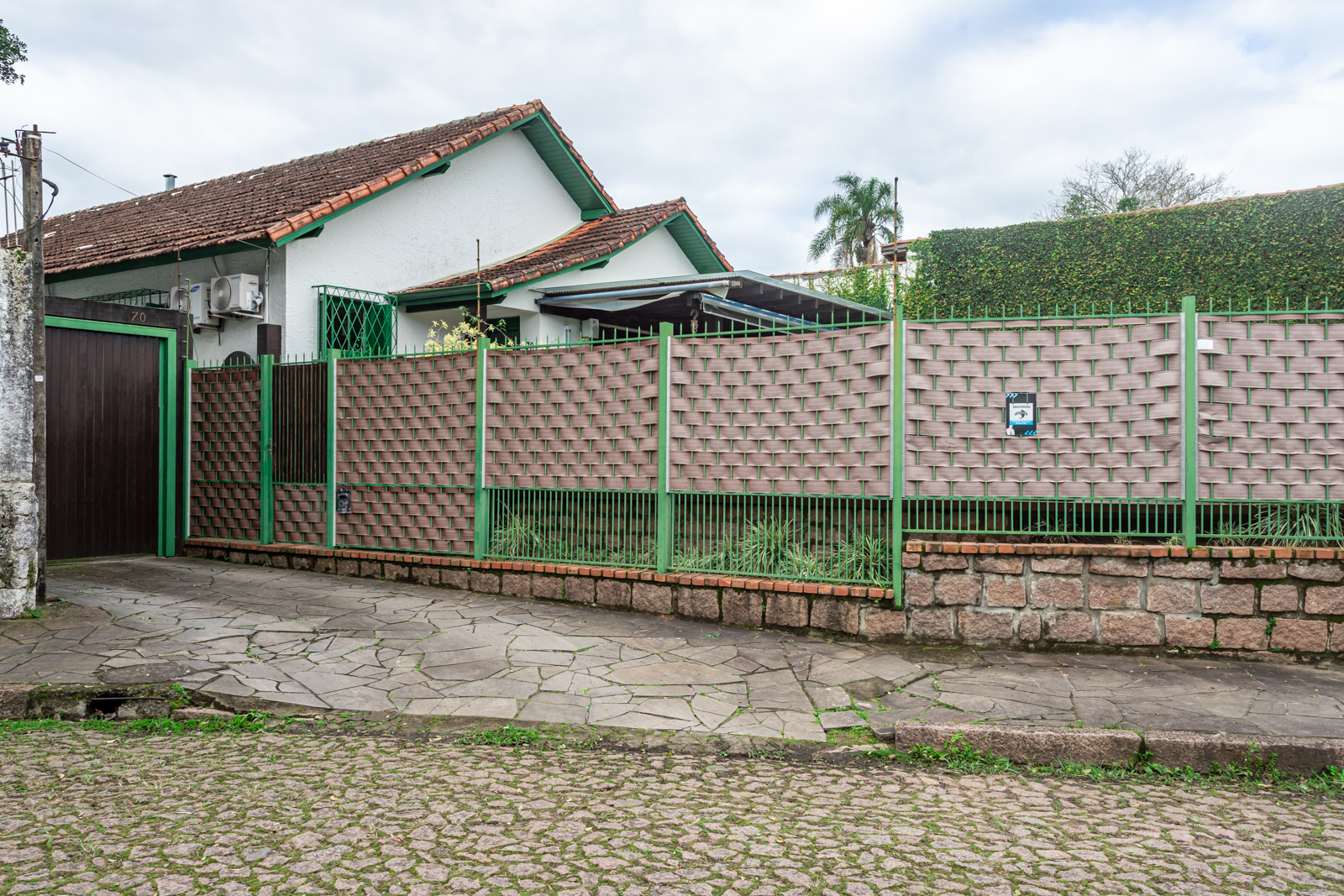 Casa à venda com 150m², 3 quartos, 1 suíte, 3 vagas no bairro Vila Assunção em Porto Alegre