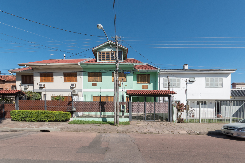Casa para alugar com 150m², 3 quartos no bairro Camaquã em Porto Alegre