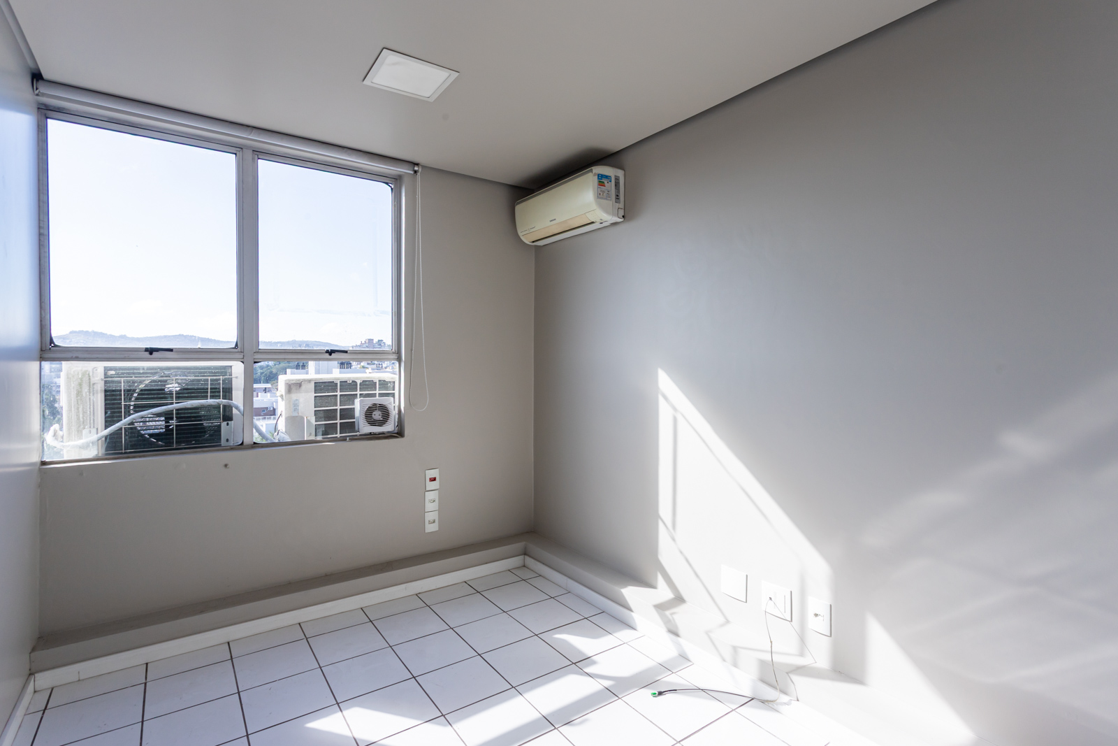 Sala para alugar com 1m² no bairro Cristal em Porto Alegre - Foto 2