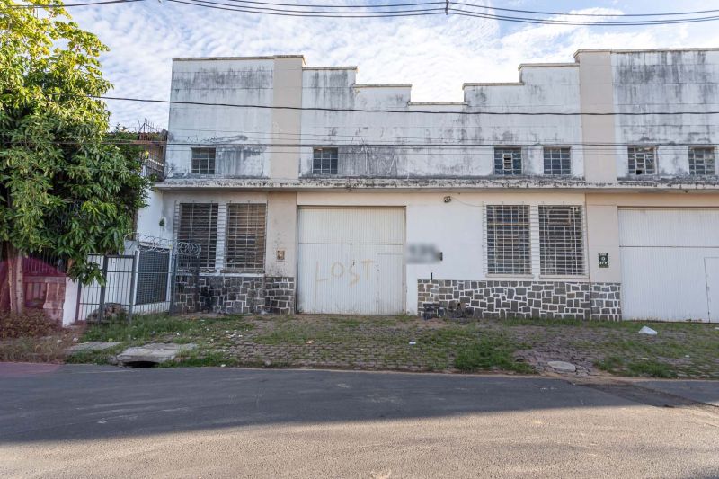Pavilhão para alugar com 448m² no bairro Floresta em Porto Alegre