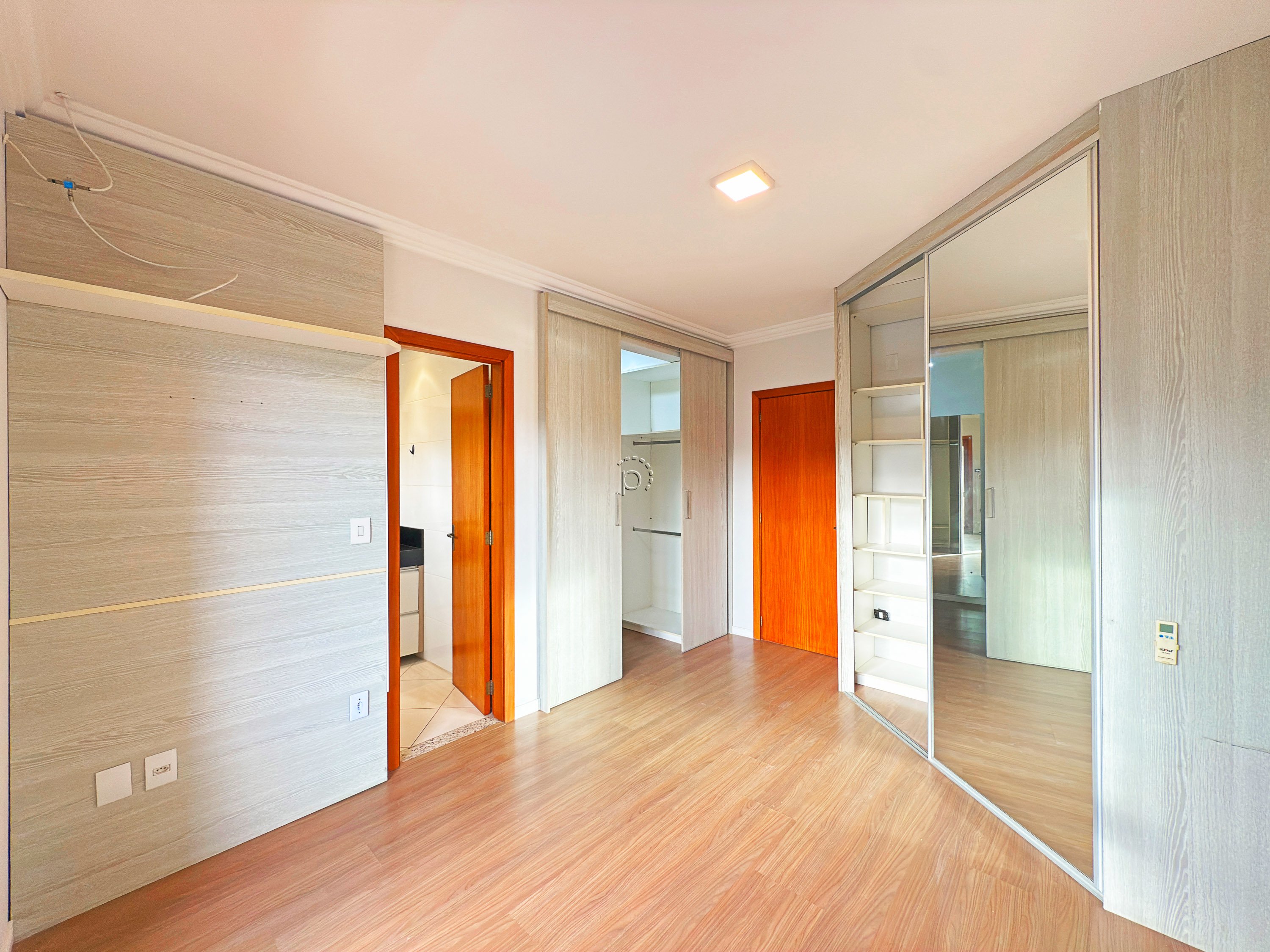 Casa à venda com 139m², 3 quartos, 1 suíte, 2 vagas no bairro Hípica em Porto Alegre - Foto 14