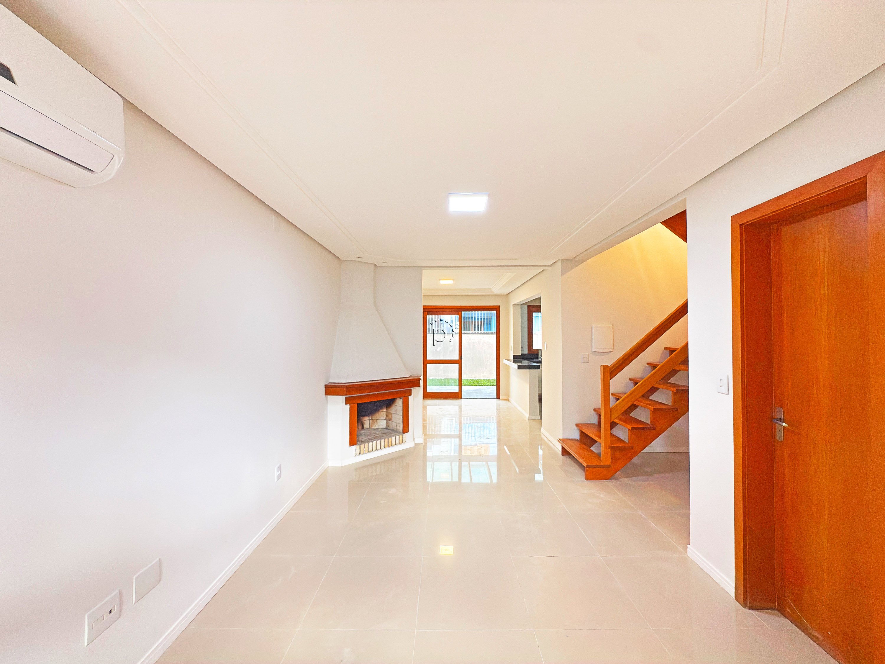 Casa à venda com 139m², 3 quartos, 1 suíte, 2 vagas no bairro Hípica em Porto Alegre - Foto 2