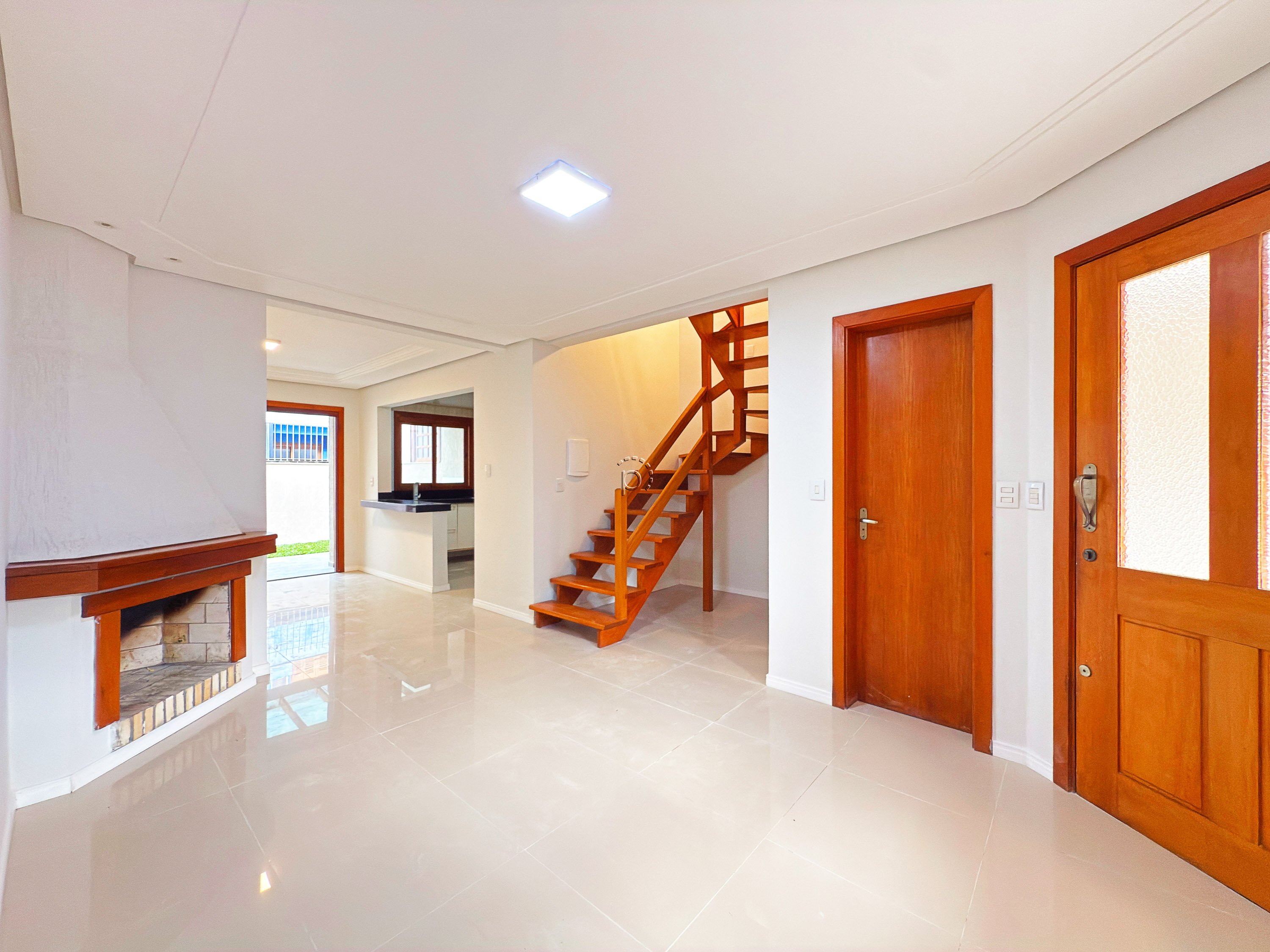Casa à venda com 139m², 3 quartos, 1 suíte, 2 vagas no bairro Hípica em Porto Alegre
