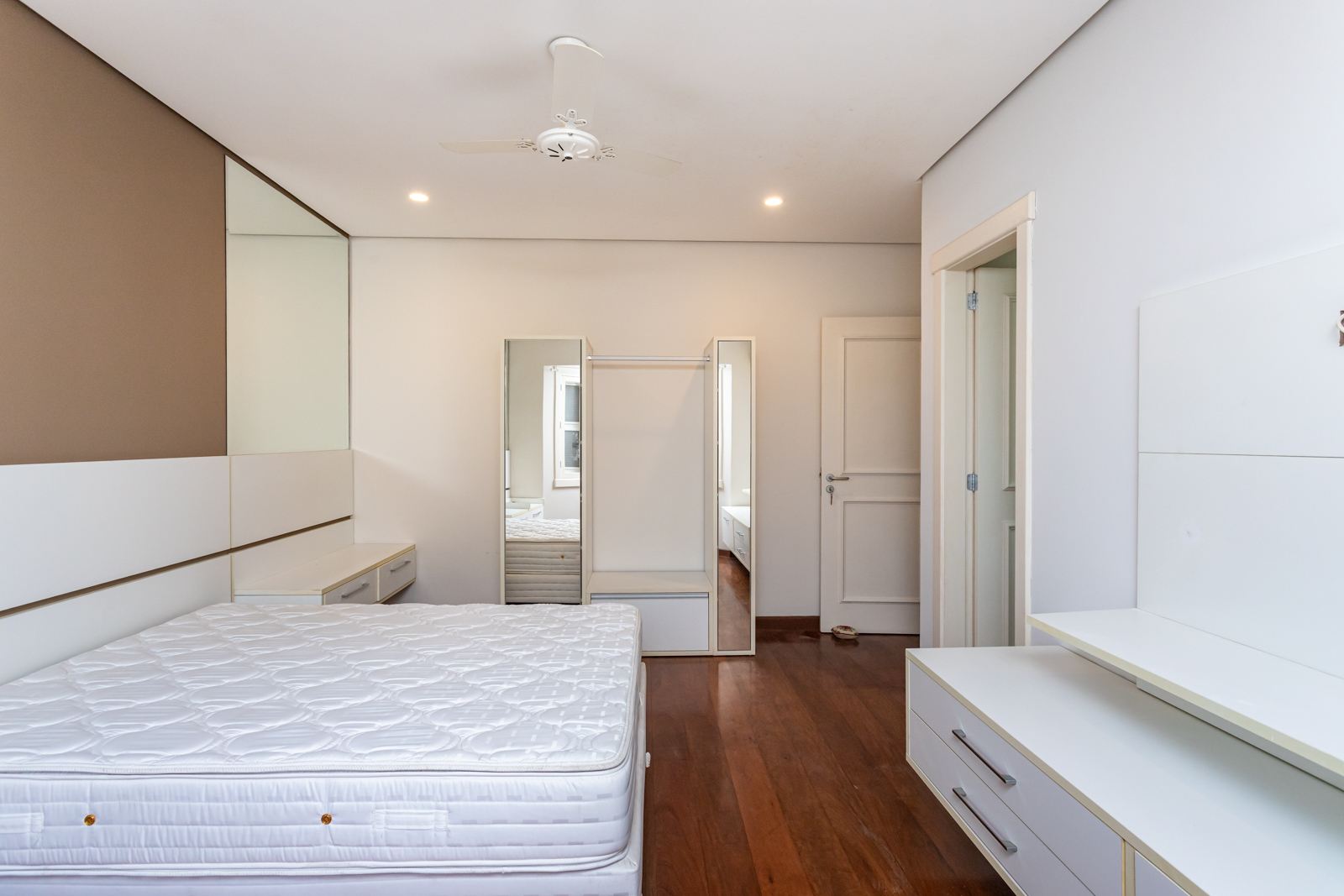 Casa em Condomínio à venda com 420m², 4 quartos no bairro Terra Ville em Porto Alegre - Foto 32