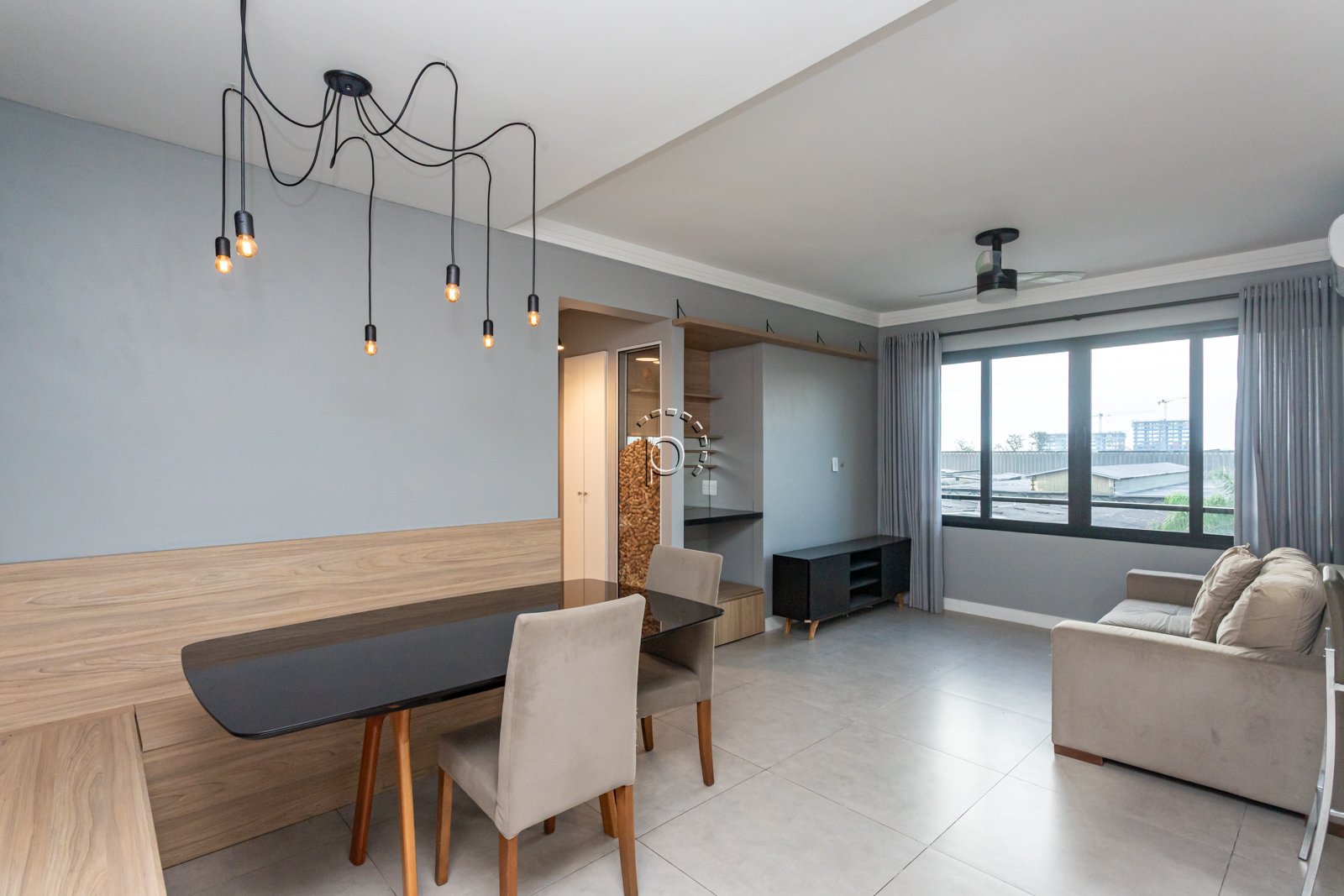 Apartamento à venda com 60m², 2 quartos, 1 suíte, 2 vagas no bairro Cristal em Porto Alegre