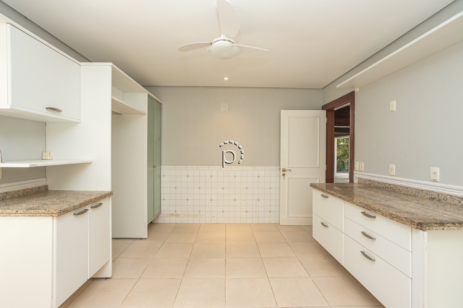Casa em Condomínio para alugar com 491m², 5 quartos, 5 suítes, 4 vagas no bairro Terra Ville em Porto Alegre - Foto 15
