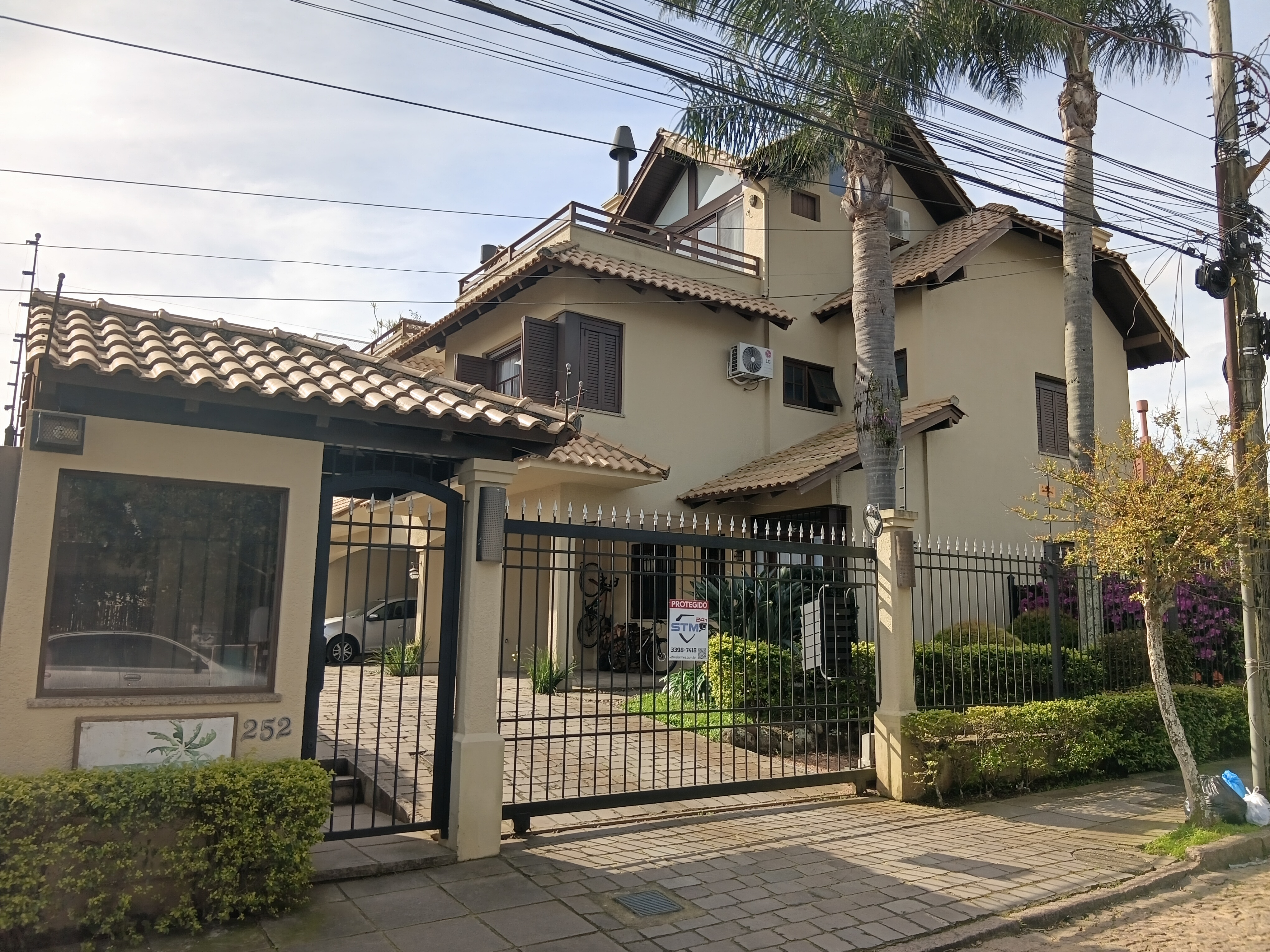 Casa em Condomínio à venda com 274m², 2 vagas no bairro Tristeza em Porto Alegre