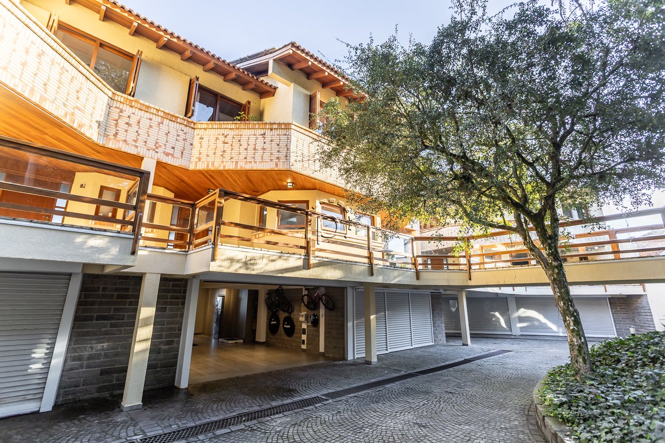 Casa em Condomínio à venda com 264m², 3 quartos, 1 suíte, 4 vagas no bairro Vila Conceição em Porto Alegre