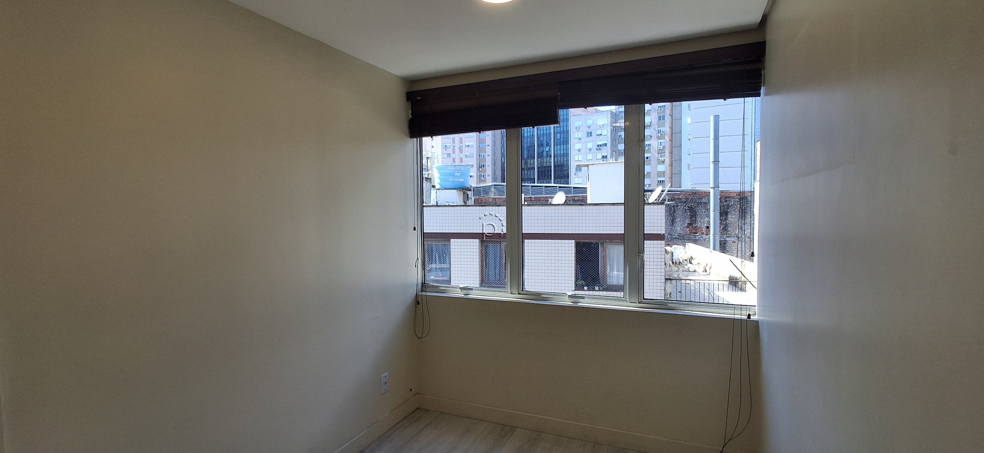 Sala à venda com 43m² no bairro Centro Historico em Porto Alegre - Foto 5