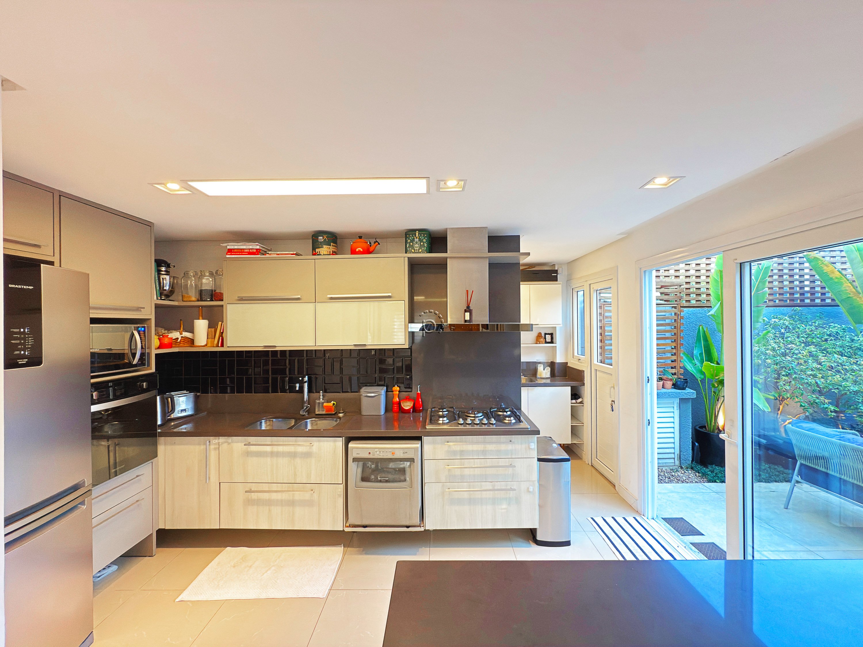 Casa à venda com 281m², 3 quartos, 1 suíte, 2 vagas no bairro Jardim Isabel em Porto Alegre - Foto 15