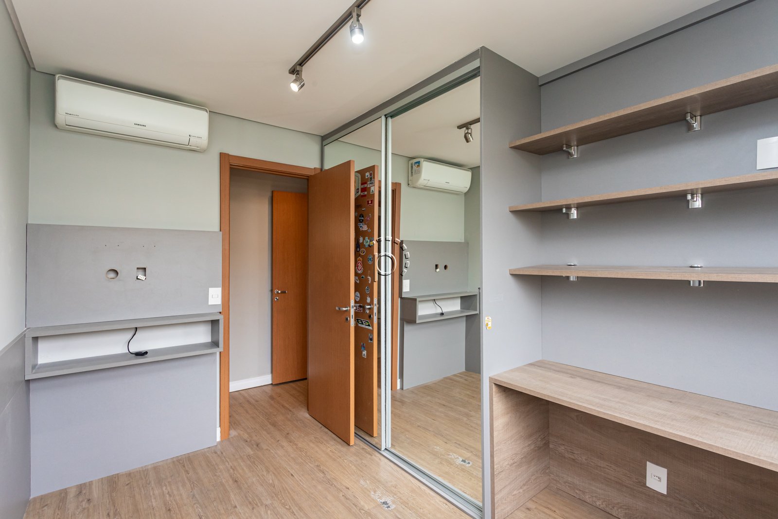 Apartamento à venda com 90m², 3 quartos, 1 suíte, 2 vagas no bairro Cavalhada em Porto Alegre - Foto 17