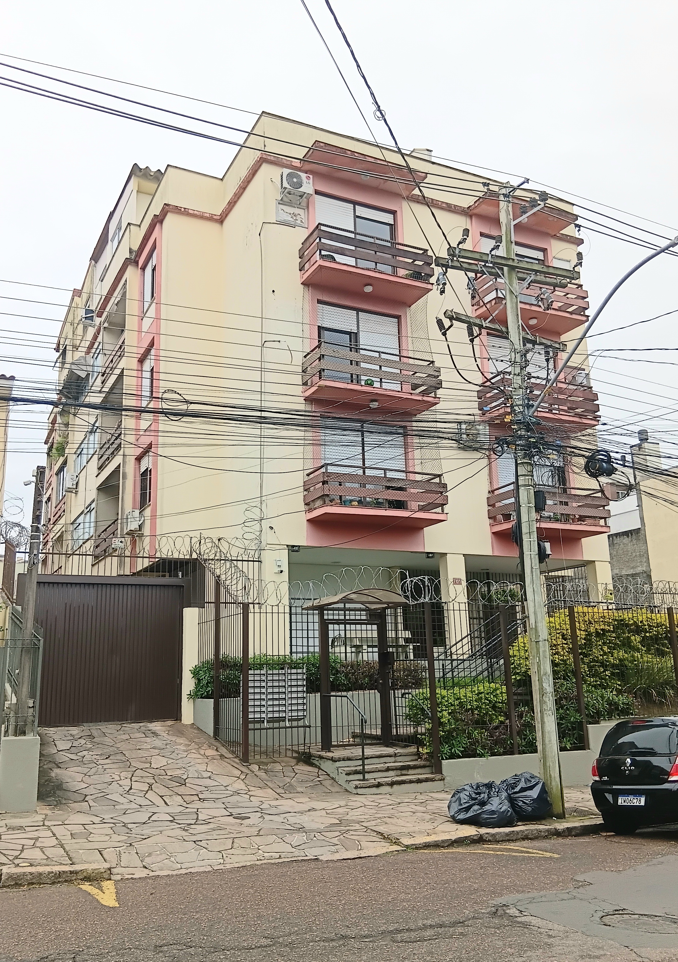 Cobertura para alugar com 150m², 3 quartos, 1 vaga no bairro Tristeza em Porto Alegre